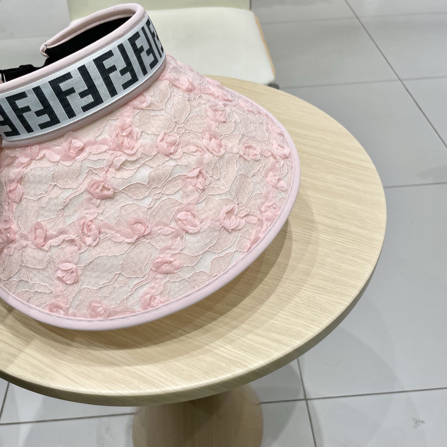 芬迪 FENDI 春夏超细装饰空顶帽 超🉑空顶系列，颜色妥妥，轻便携带！小仙女🧚人手必备