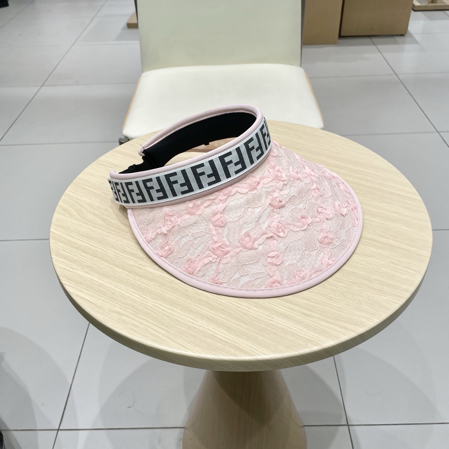 芬迪 FENDI 春夏超细装饰空顶帽 超🉑空顶系列，颜色妥妥，轻便携带！小仙女🧚人手必备