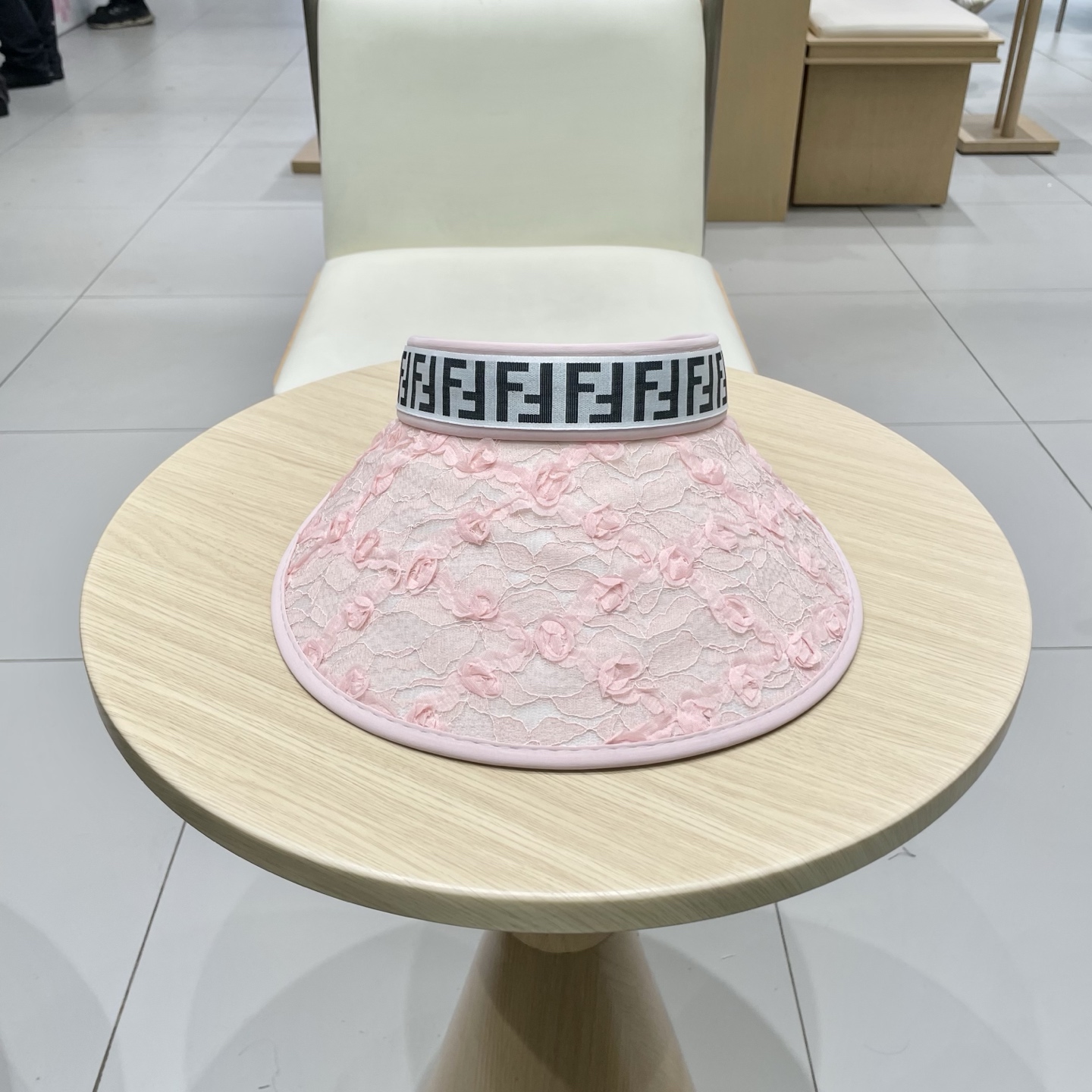 芬迪 FENDI 春夏超细装饰空顶帽 超🉑空顶系列，颜色妥妥，轻便携带！小仙女🧚人手必备