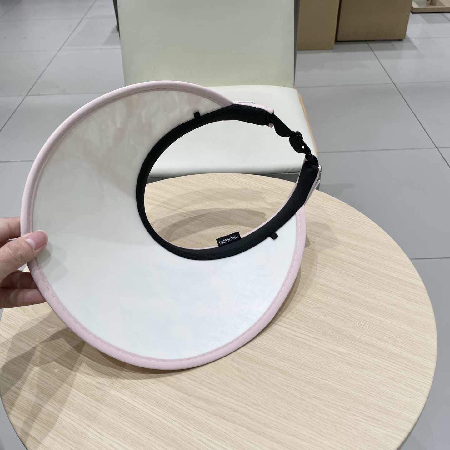 芬迪 FENDI 春夏超细装饰空顶帽 超🉑空顶系列，颜色妥妥，轻便携带！小仙女🧚人手必备