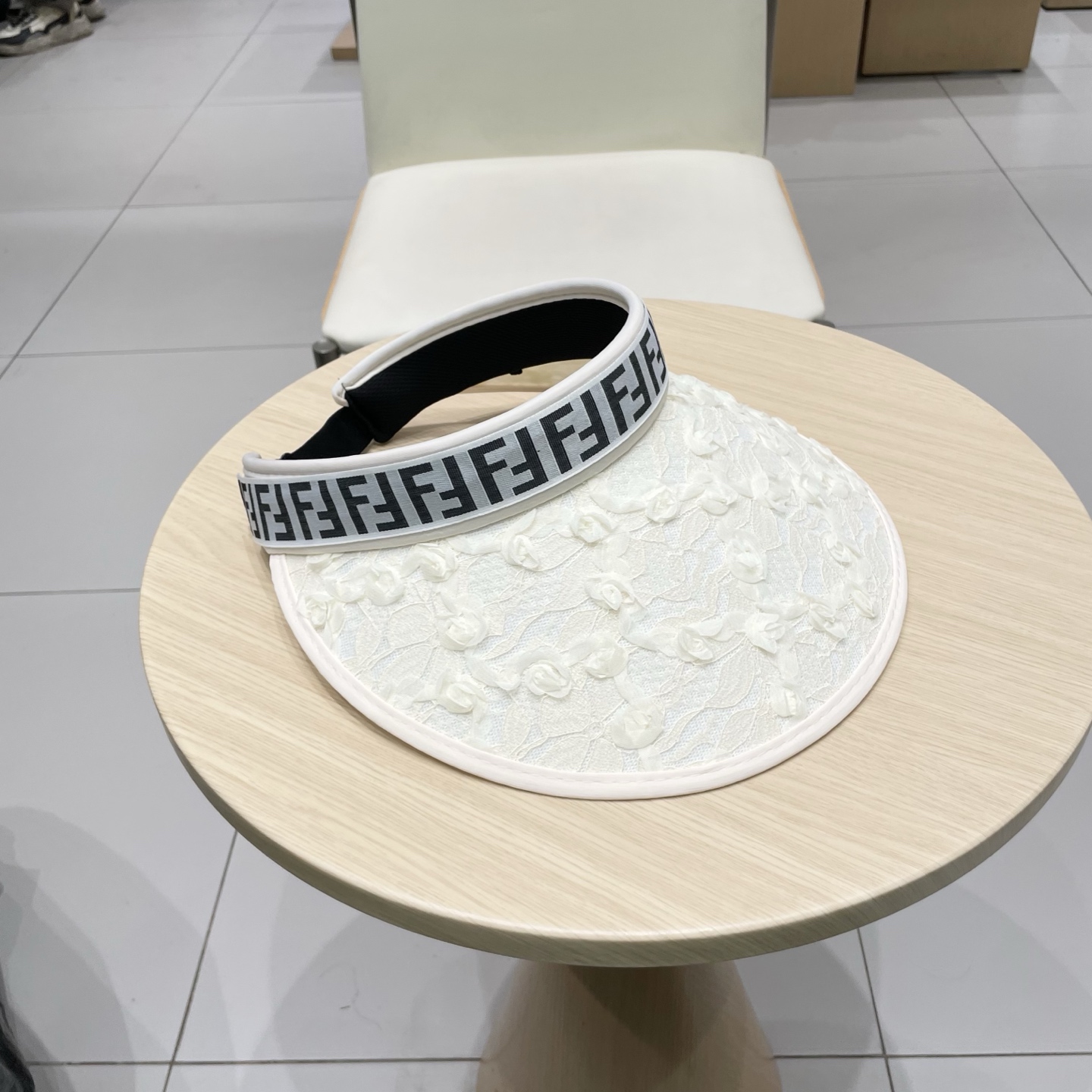 芬迪 FENDI 春夏超细装饰空顶帽 超🉑空顶系列，颜色妥妥，轻便携带！小仙女🧚人手必备