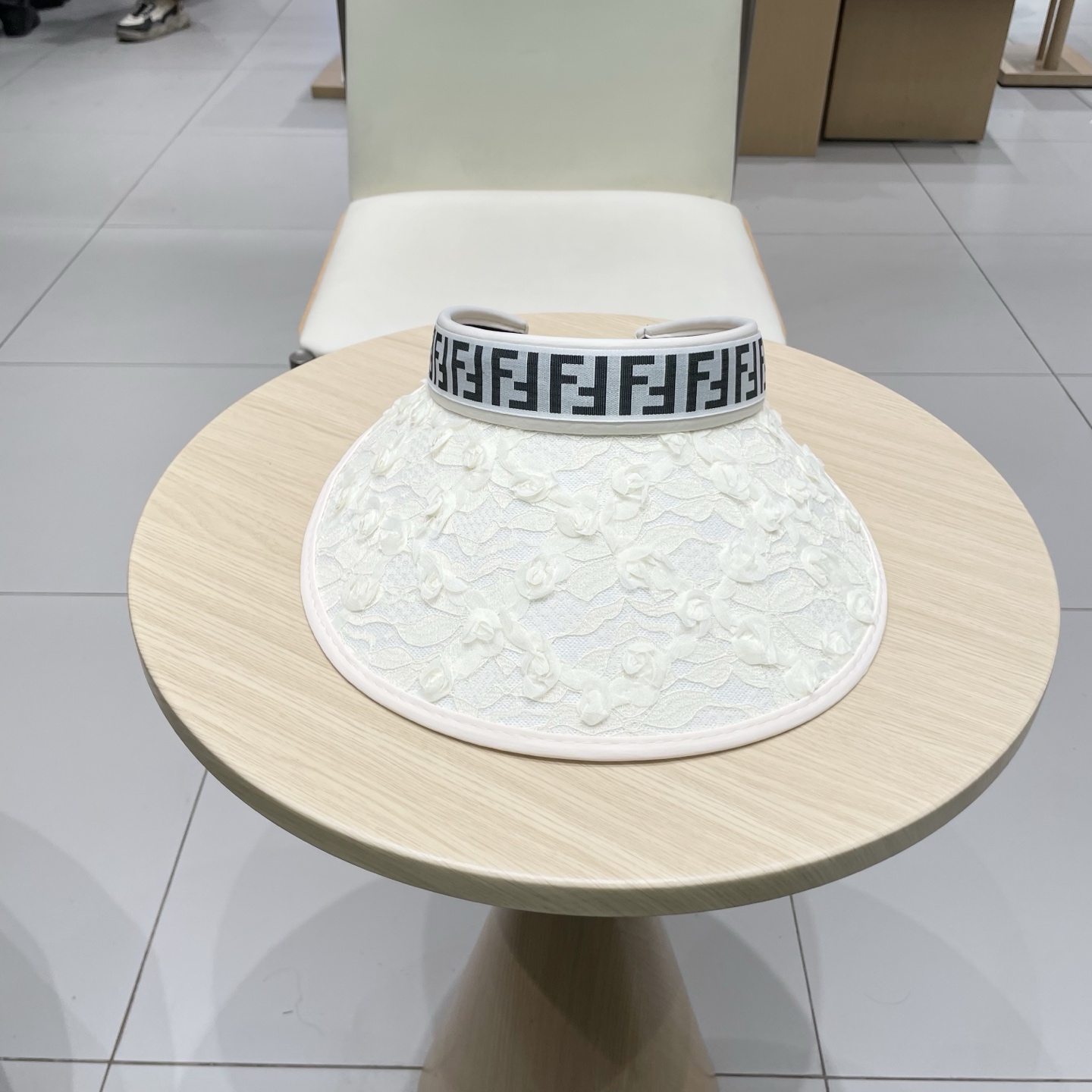 NO:343669,FENDI Spring and Summer Ultra-fine Decorative Sky Top Hat Super Sky Top Series, the color is accurate, light and portable!  Little fairy woman's hand must-have hat straw hat fisherman hat baseball hat, hat, fendi, fendi, espadrilles, hats芬迪 FENDI 春夏超细装饰空顶帽 超空顶系列,颜色妥妥,轻便携带！小仙女人手必备帽子草帽渔夫帽棒球帽,帽子,fendi,fendi,espadrilles,hats,hat