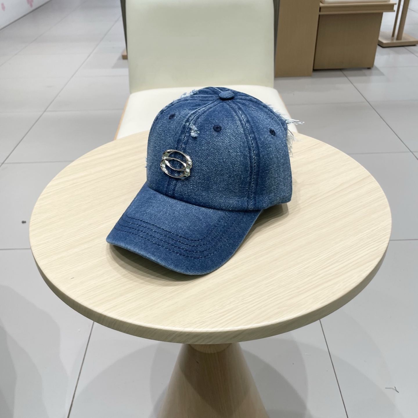  新品Balenciaga巴黎世家新款牛仔棒球帽
现货秒发🧢简约时尚超级无敌好看的帽子！情侣款！原单货比
