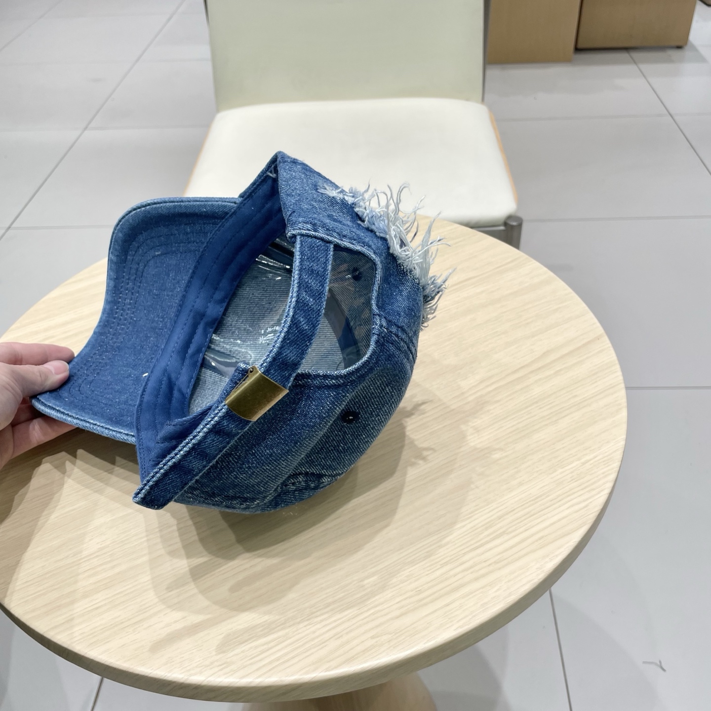  新品Balenciaga巴黎世家新款牛仔棒球帽
现货秒发🧢简约时尚超级无敌好看的帽子！情侣款！原单货比