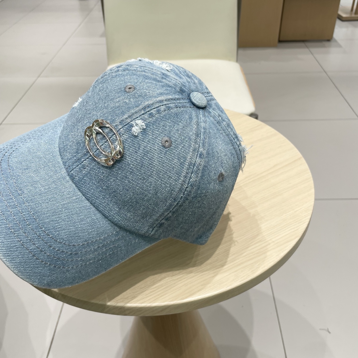  新品Balenciaga巴黎世家新款牛仔棒球帽
现货秒发🧢简约时尚超级无敌好看的帽子！情侣款！原单货比