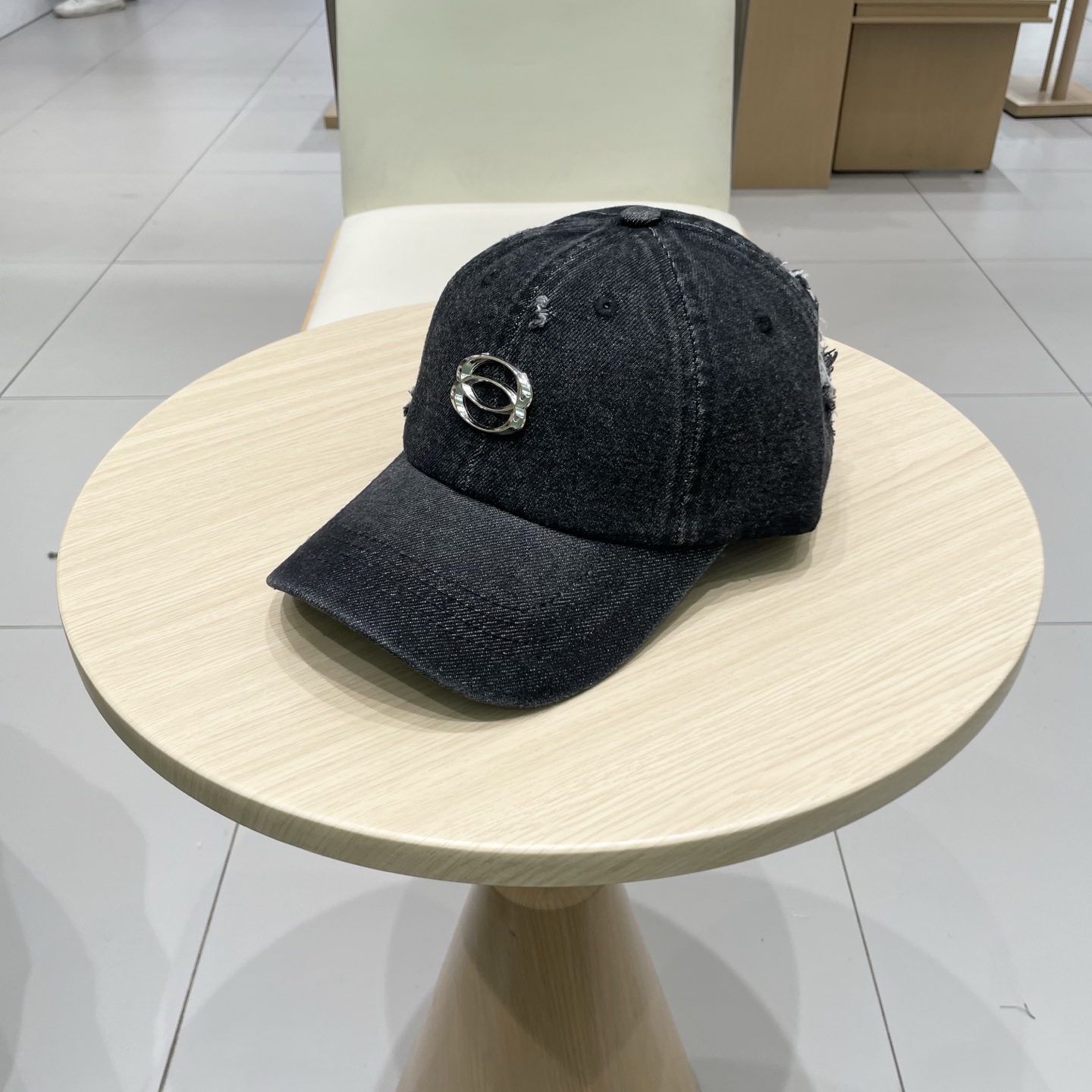  新品Balenciaga巴黎世家新款牛仔棒球帽
现货秒发🧢简约时尚超级无敌好看的帽子！情侣款！原单货比