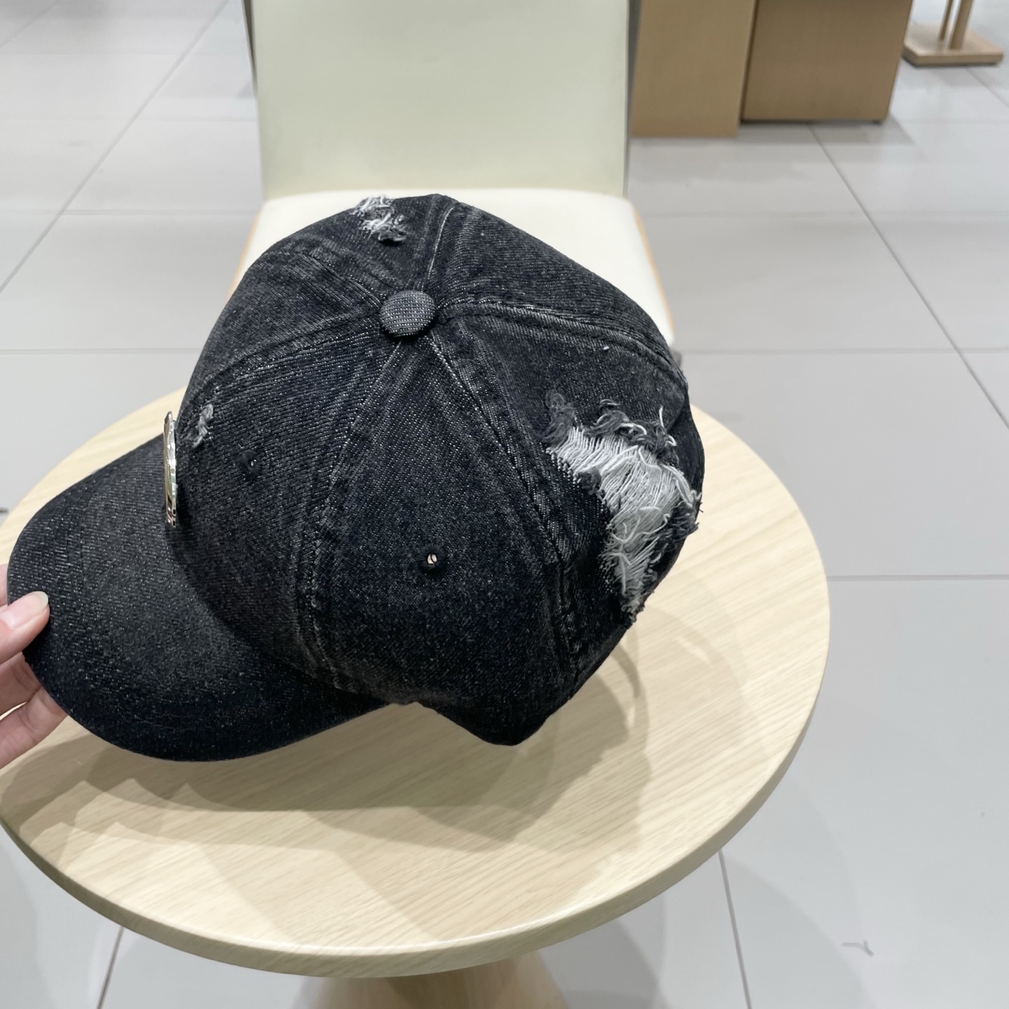  新品Balenciaga巴黎世家新款牛仔棒球帽
现货秒发🧢简约时尚超级无敌好看的帽子！情侣款！原单货比