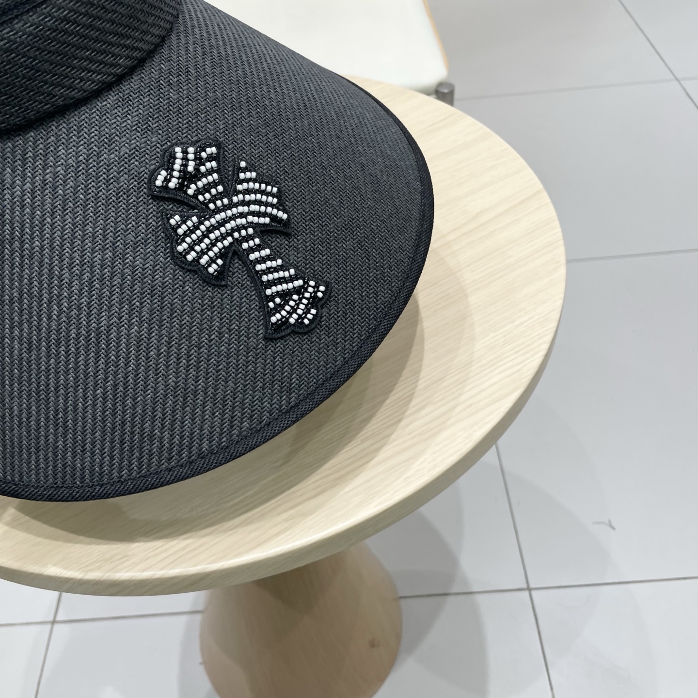  克罗心 遮阳帽来啦🤩
休闲时尚风 空顶设计 🧢
夏天必备单品🔅超级遮阳还巨显瘦😉