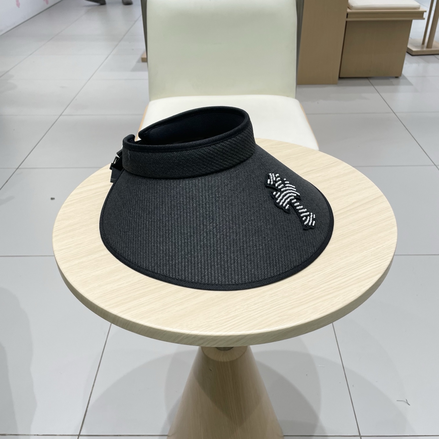  克罗心 遮阳帽来啦🤩
休闲时尚风 空顶设计 🧢
夏天必备单品🔅超级遮阳还巨显瘦😉