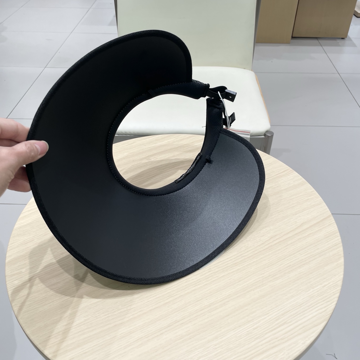  克罗心 遮阳帽来啦🤩
休闲时尚风 空顶设计 🧢
夏天必备单品🔅超级遮阳还巨显瘦😉