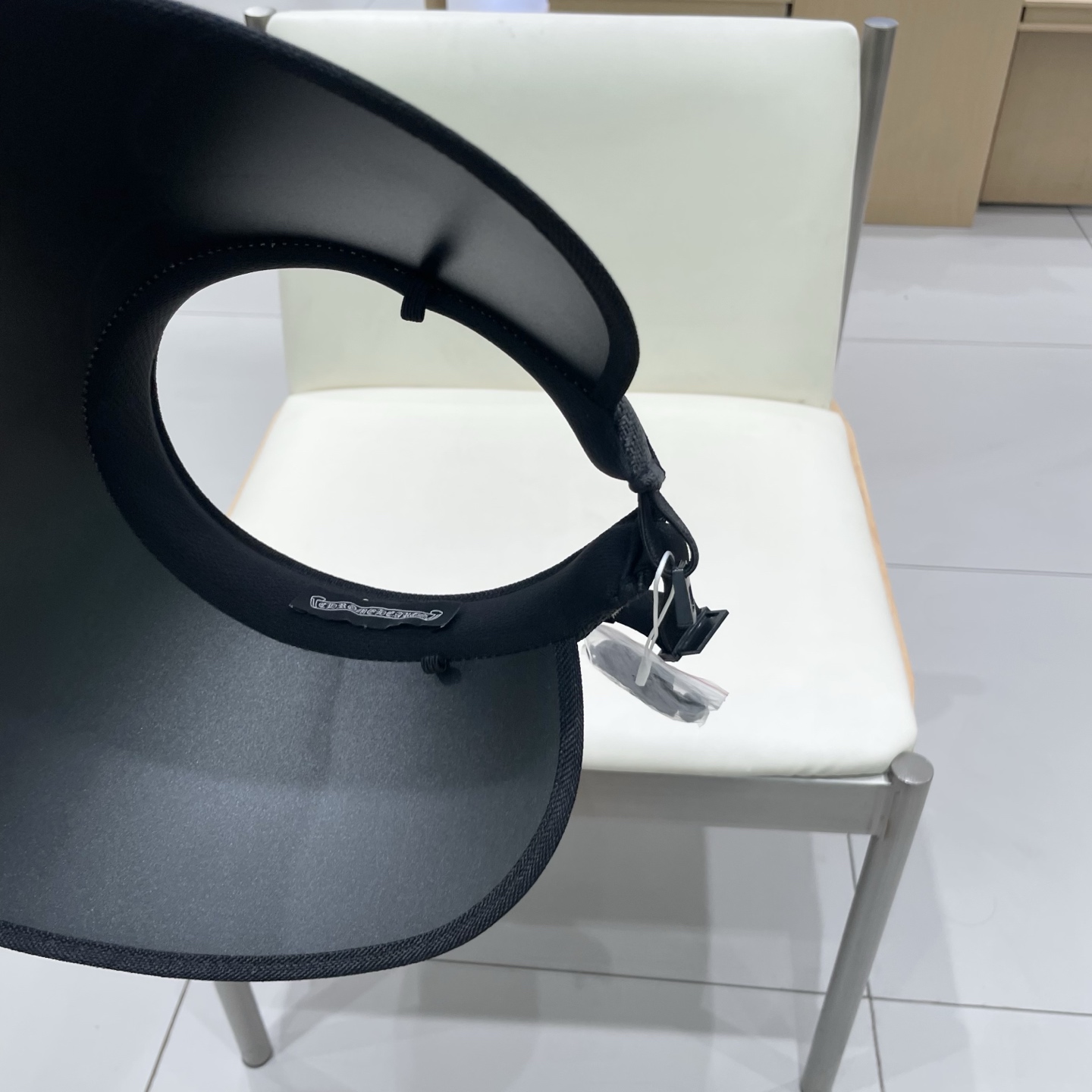  克罗心 遮阳帽来啦🤩
休闲时尚风 空顶设计 🧢
夏天必备单品🔅超级遮阳还巨显瘦😉