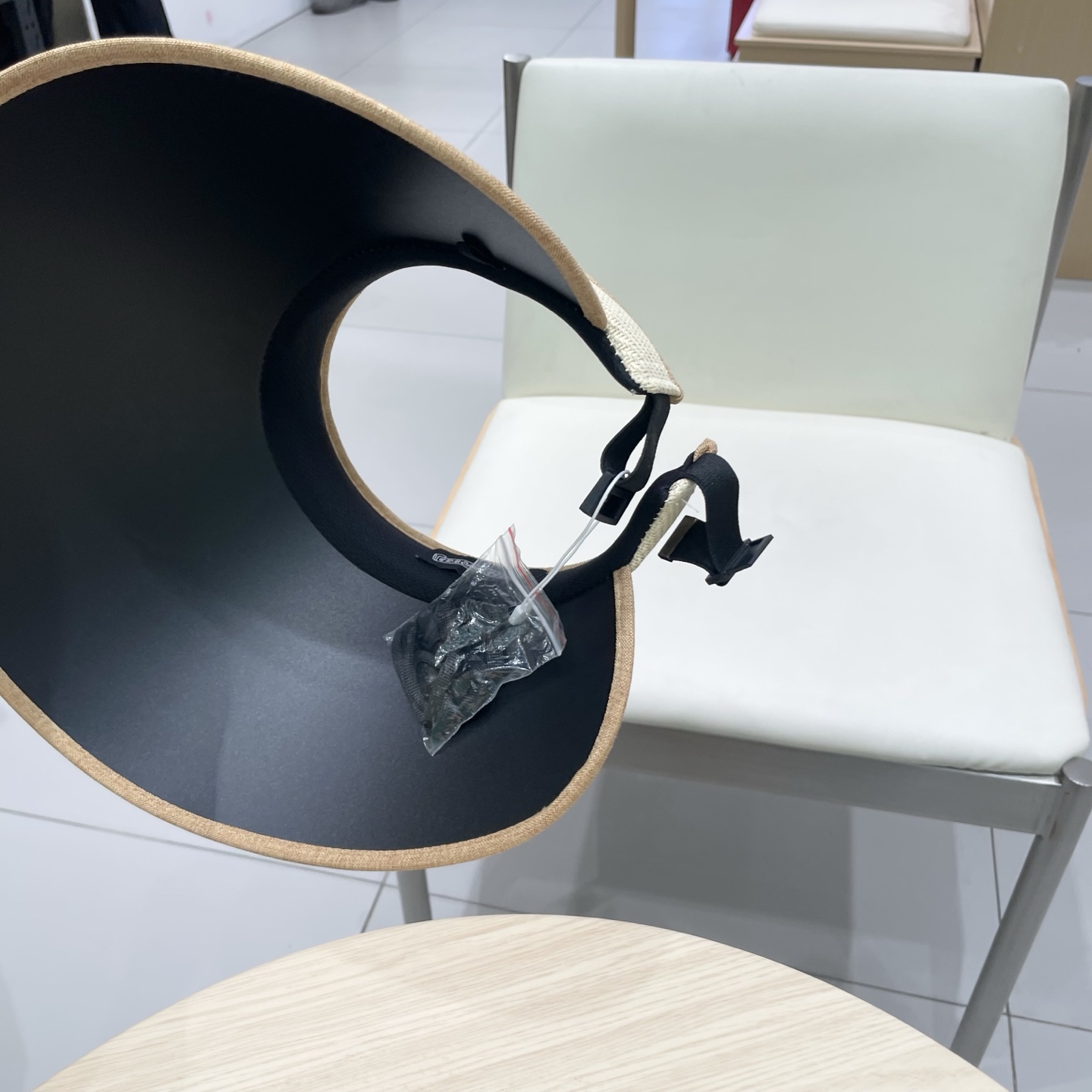  克罗心 遮阳帽来啦🤩
休闲时尚风 空顶设计 🧢
夏天必备单品🔅超级遮阳还巨显瘦😉