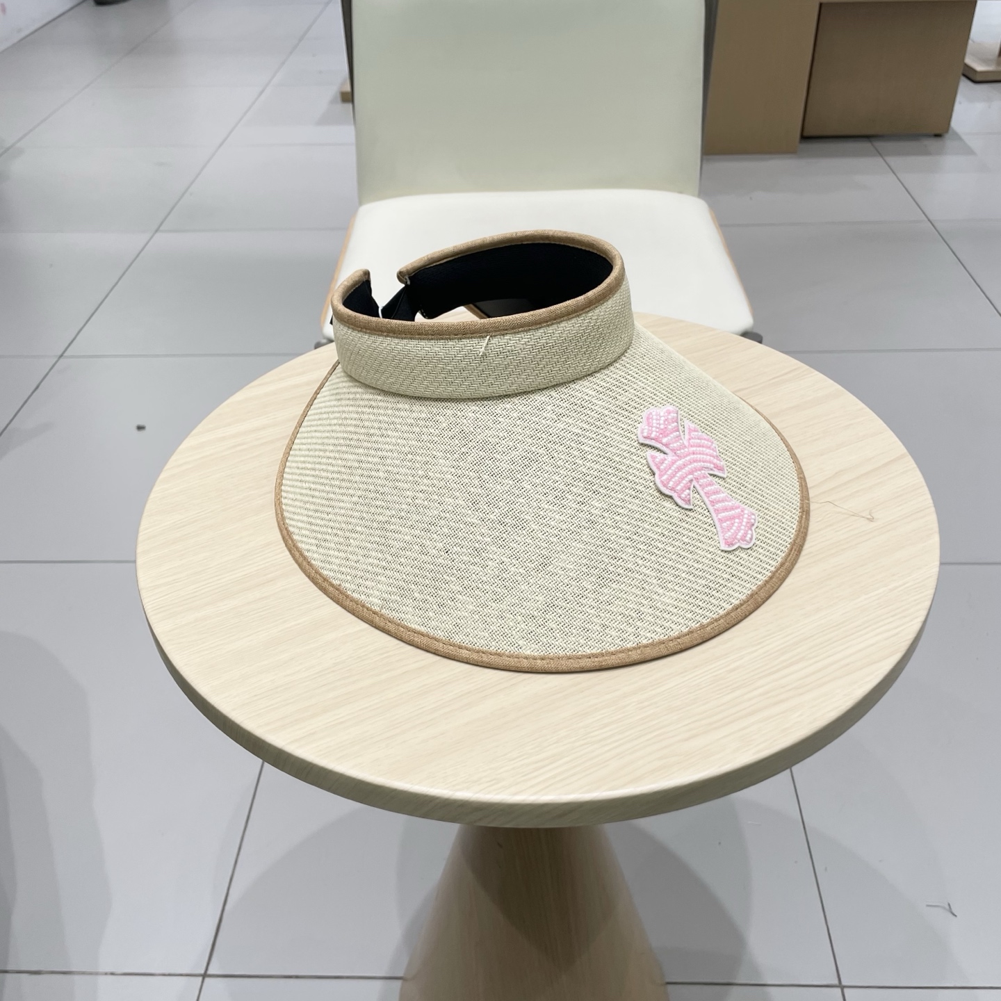  克罗心 遮阳帽来啦🤩
休闲时尚风 空顶设计 🧢
夏天必备单品🔅超级遮阳还巨显瘦😉