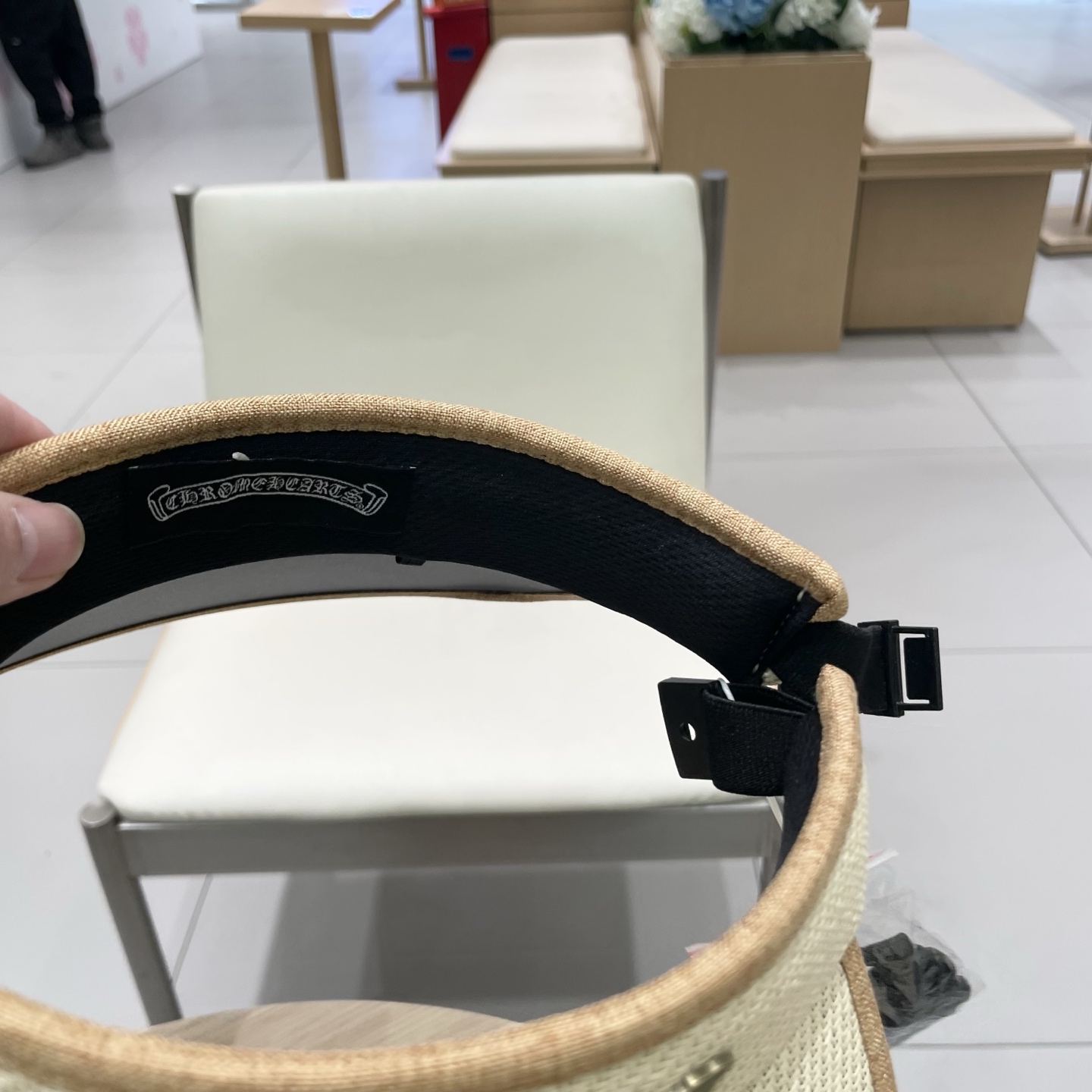  克罗心 遮阳帽来啦🤩
休闲时尚风 空顶设计 🧢
夏天必备单品🔅超级遮阳还巨显瘦😉