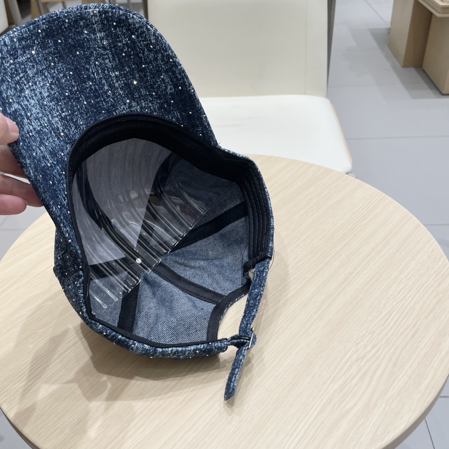 alo 新款定制棒球帽
🧢 设计感满满
日常穿搭 甜酷十足‼️
洋气 高级 不挑人‼️
