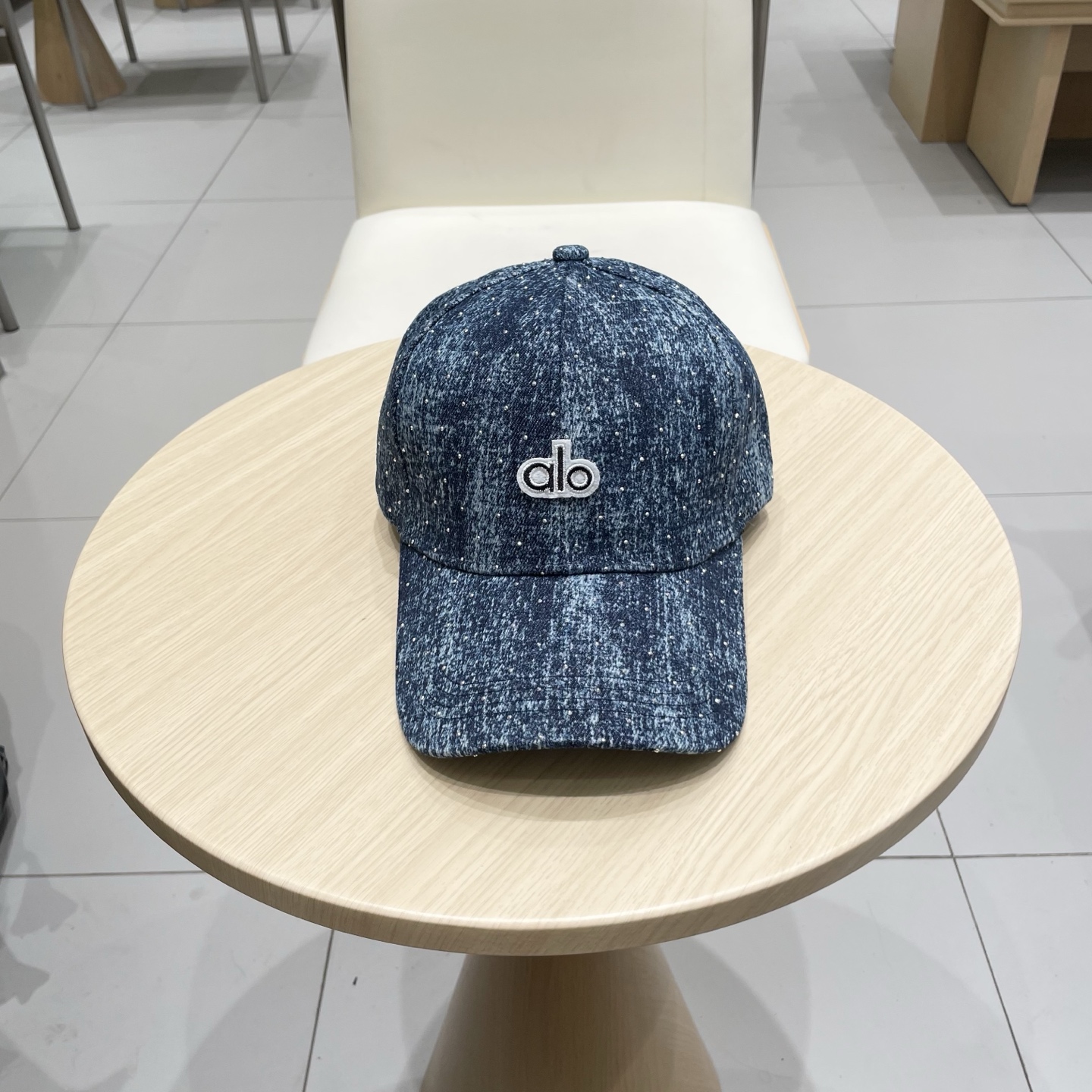 alo 新款定制棒球帽
🧢 设计感满满
日常穿搭 甜酷十足‼️
洋气 高级 不挑人‼️