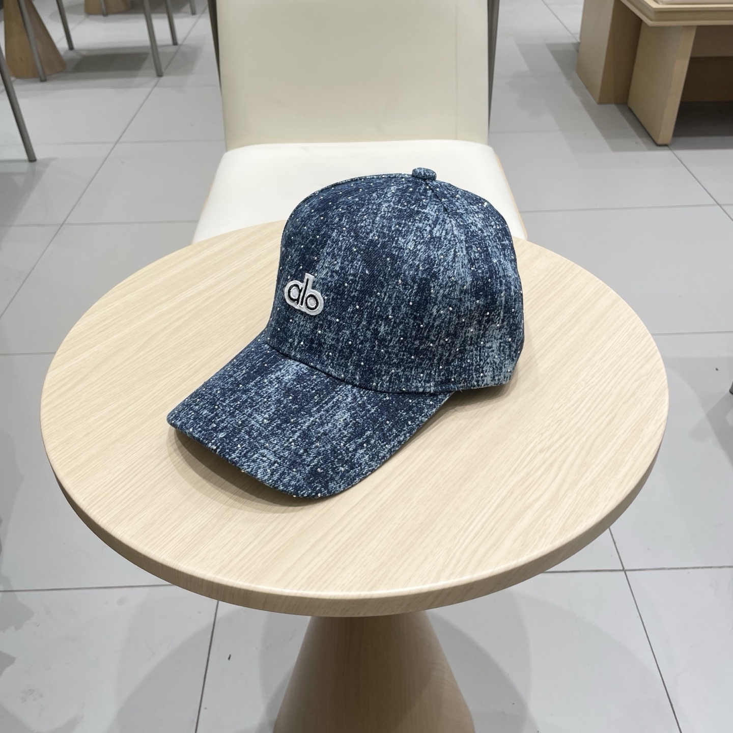 alo 新款定制棒球帽
🧢 设计感满满
日常穿搭 甜酷十足‼️
洋气 高级 不挑人‼️