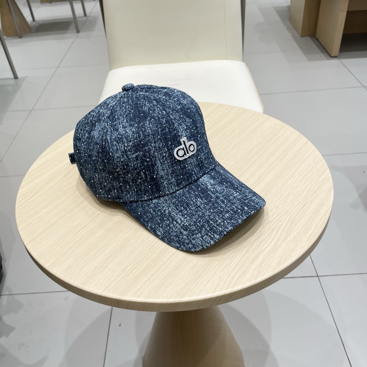 alo 新款定制棒球帽
🧢 设计感满满
日常穿搭 甜酷十足‼️
洋气 高级 不挑人‼️
