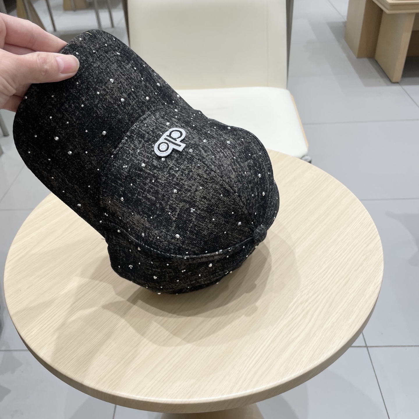 alo 新款定制棒球帽
🧢 设计感满满
日常穿搭 甜酷十足‼️
洋气 高级 不挑人‼️