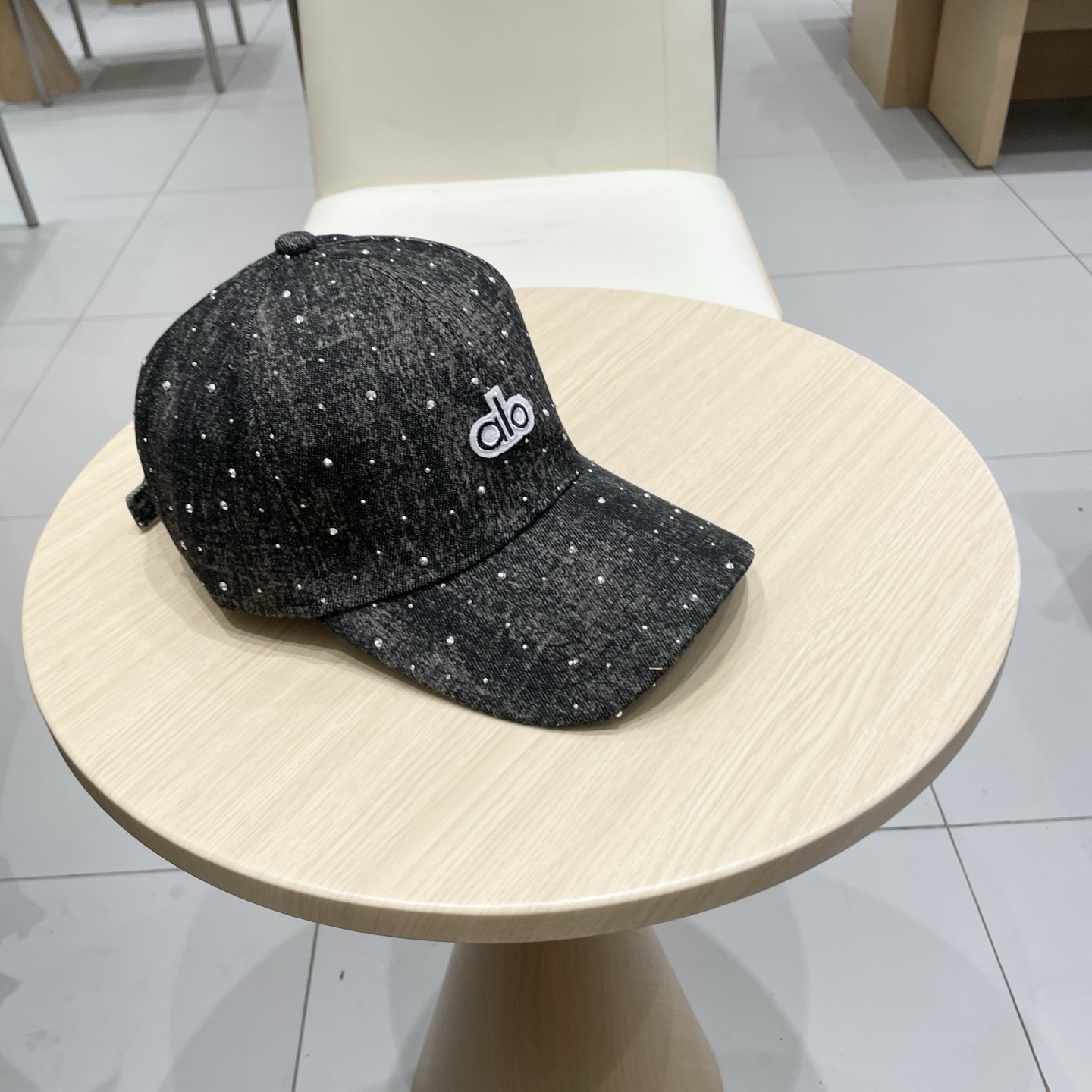 alo 新款定制棒球帽
🧢 设计感满满
日常穿搭 甜酷十足‼️
洋气 高级 不挑人‼️