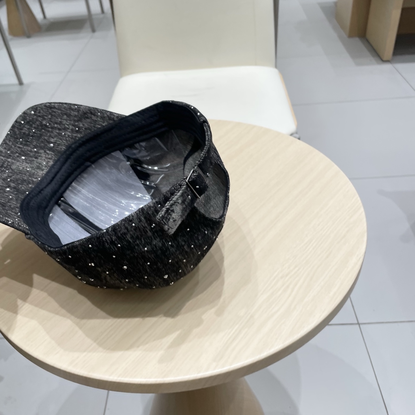 alo 新款定制棒球帽
🧢 设计感满满
日常穿搭 甜酷十足‼️
洋气 高级 不挑人‼️