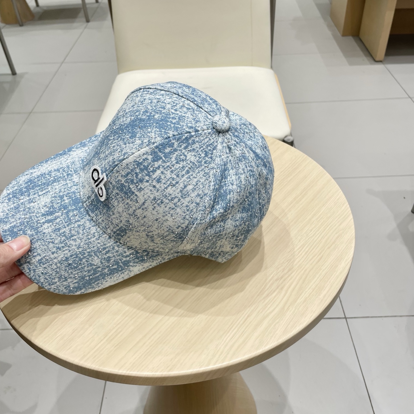 alo 新款定制棒球帽
🧢 设计感满满
日常穿搭 甜酷十足‼️
洋气 高级 不挑人‼️