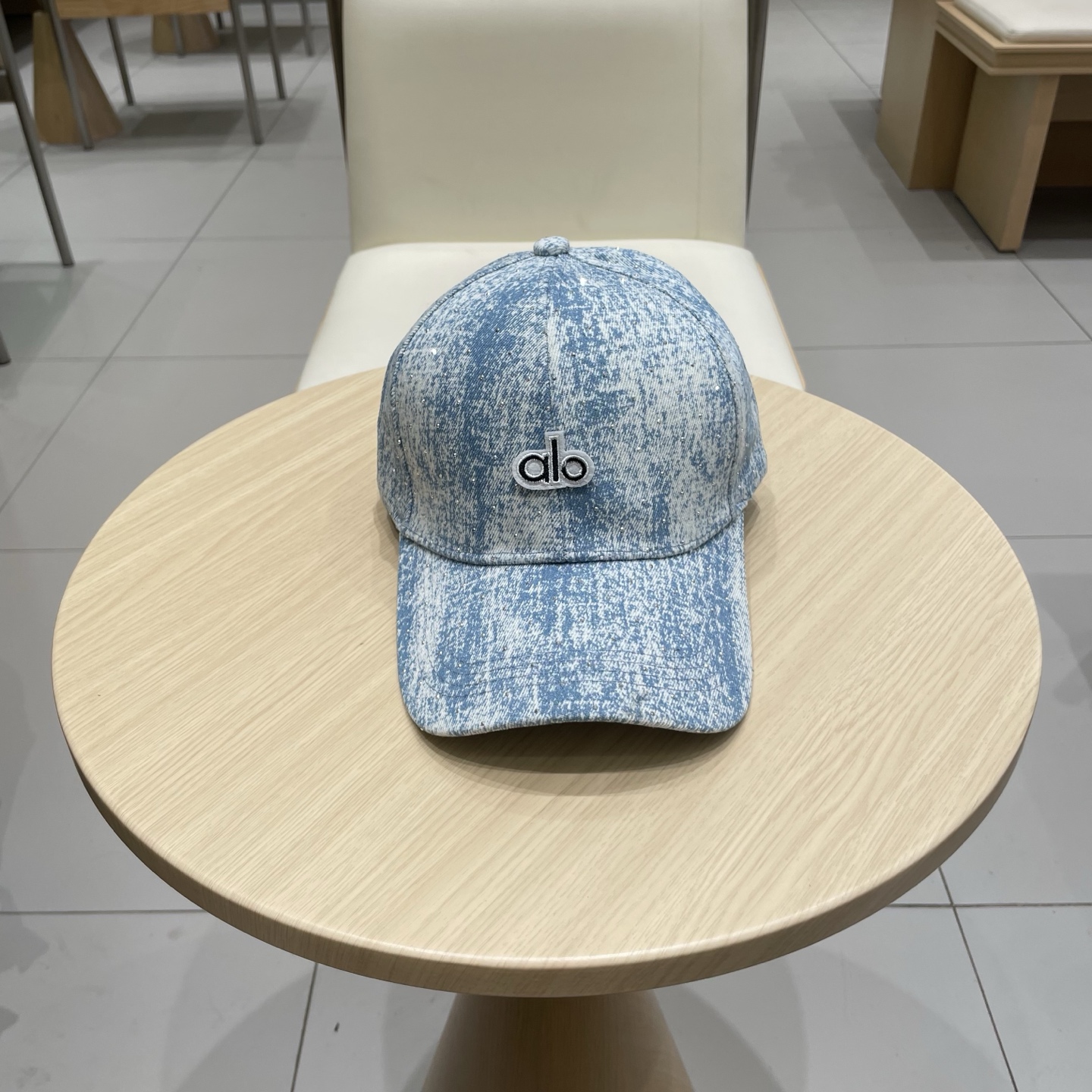 alo 新款定制棒球帽
🧢 设计感满满
日常穿搭 甜酷十足‼️
洋气 高级 不挑人‼️