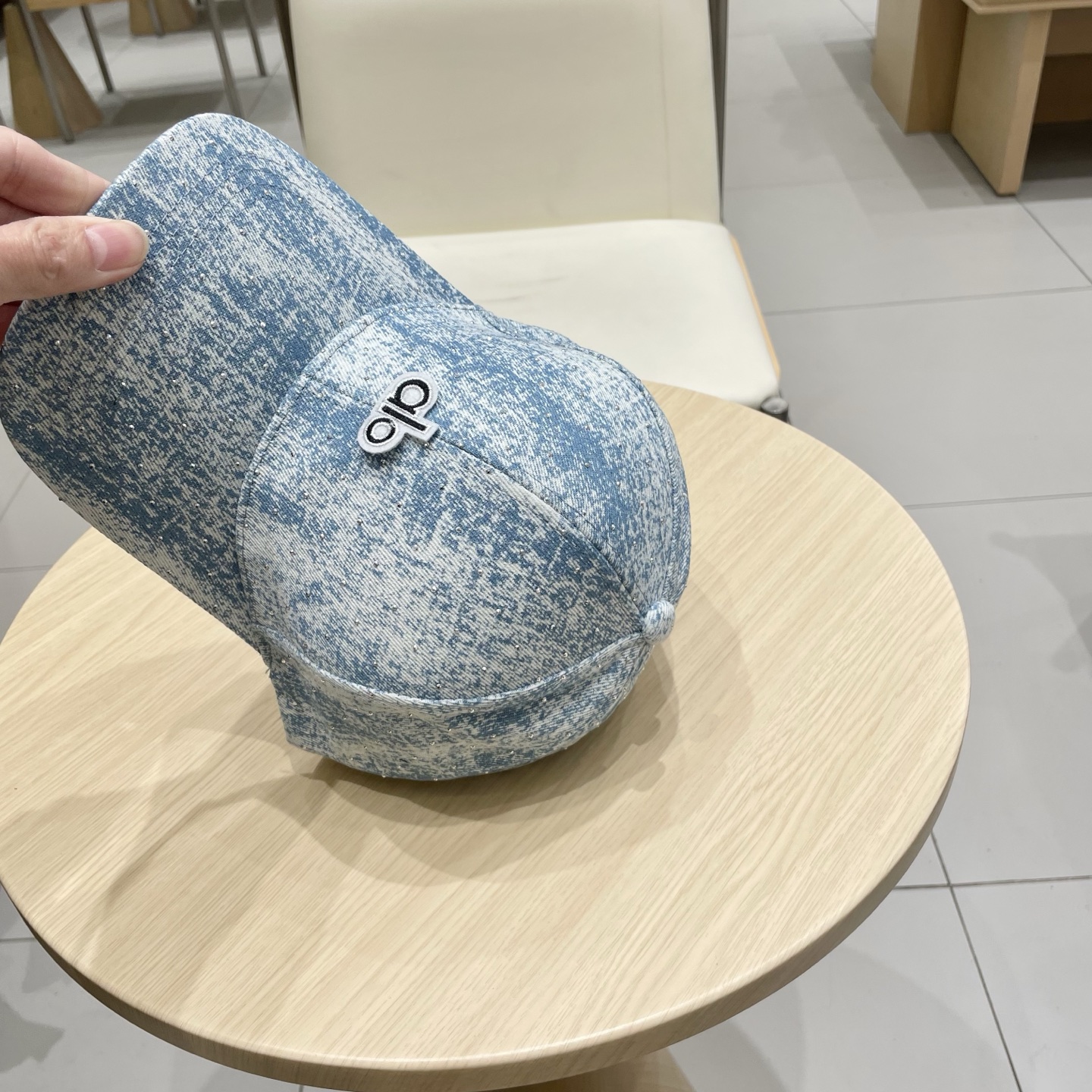 alo 新款定制棒球帽
🧢 设计感满满
日常穿搭 甜酷十足‼️
洋气 高级 不挑人‼️