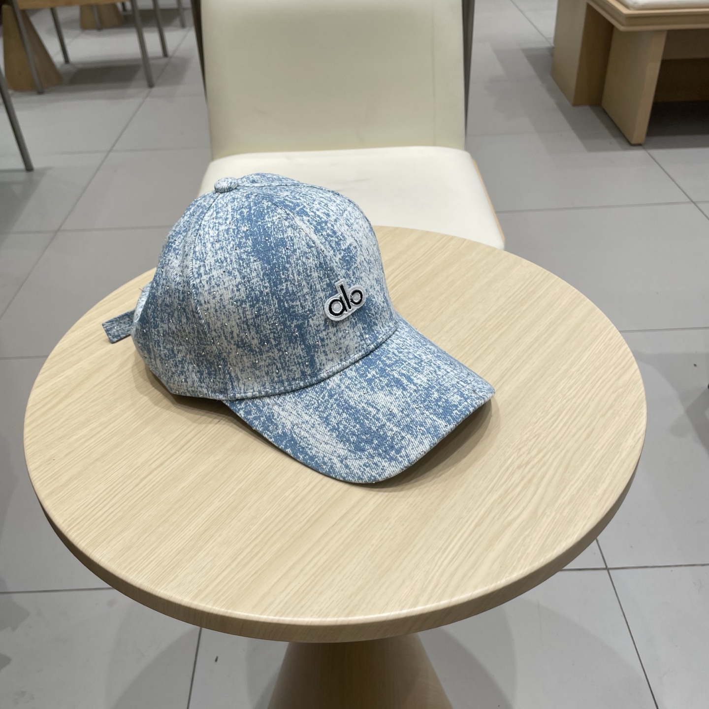 alo 新款定制棒球帽
🧢 设计感满满
日常穿搭 甜酷十足‼️
洋气 高级 不挑人‼️