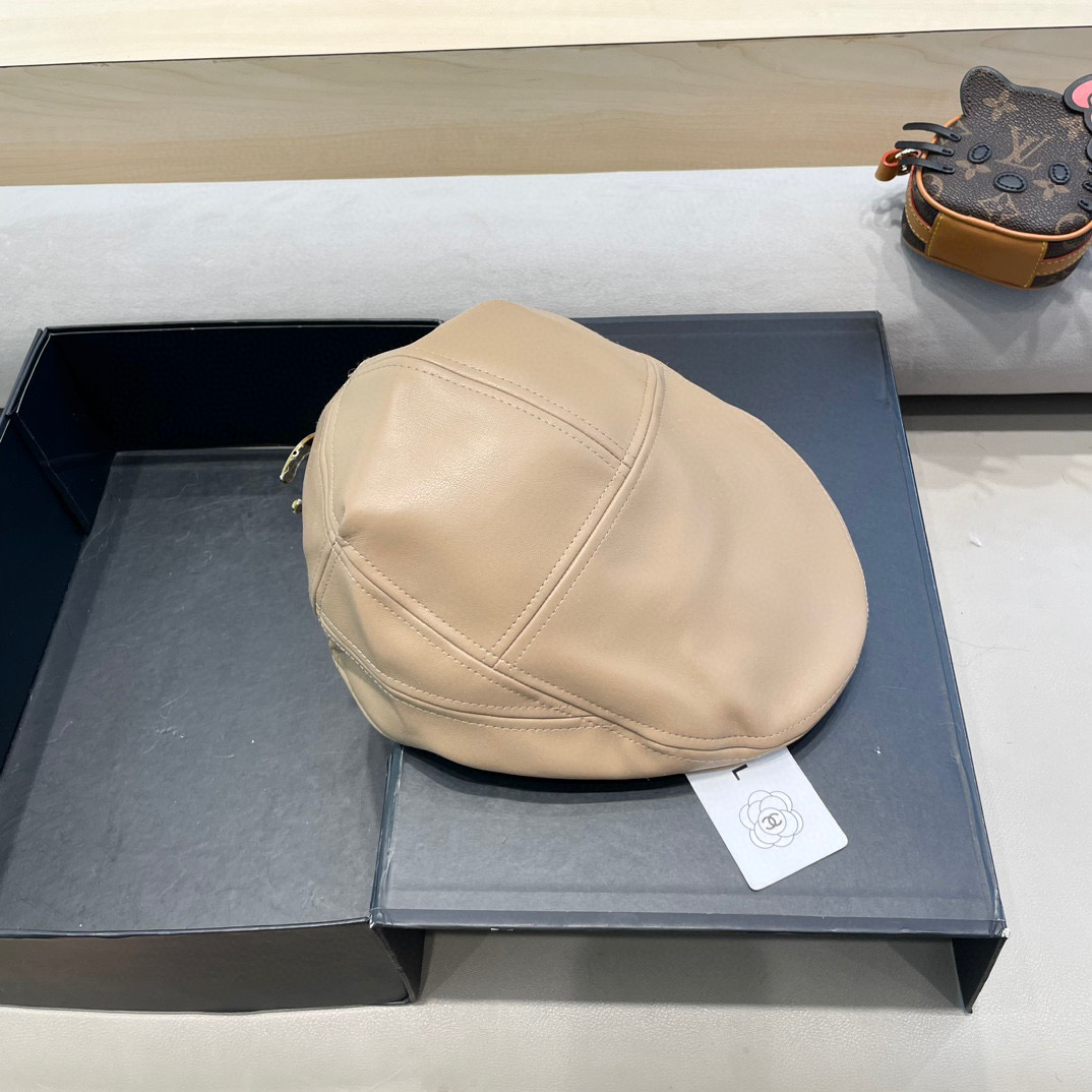  Chanel香奈儿复古PU皮质反戴前进帽女秋冬百搭辣妹个性情侣显脸小贝雷帽子