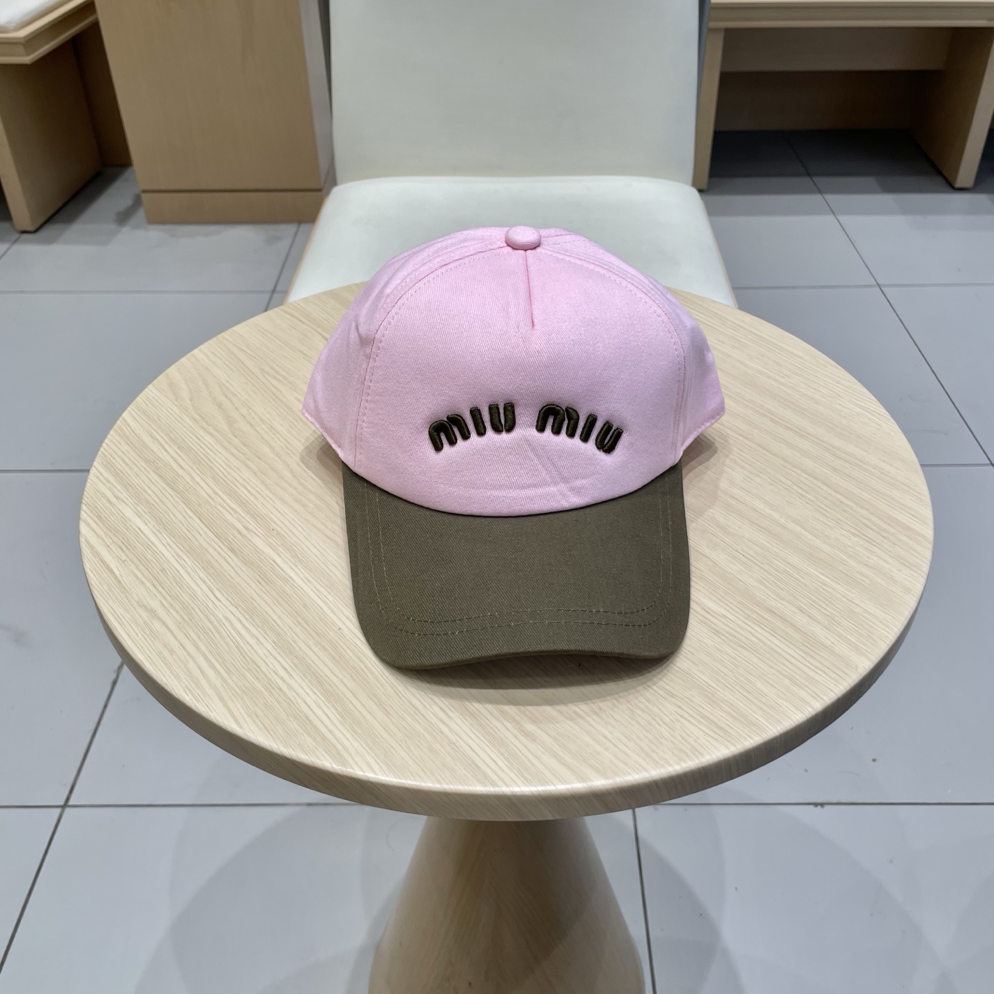  【Miumiu缪缪】新款订单款刺绣棒球帽🧢大牌款超好搭配，赶紧入手！