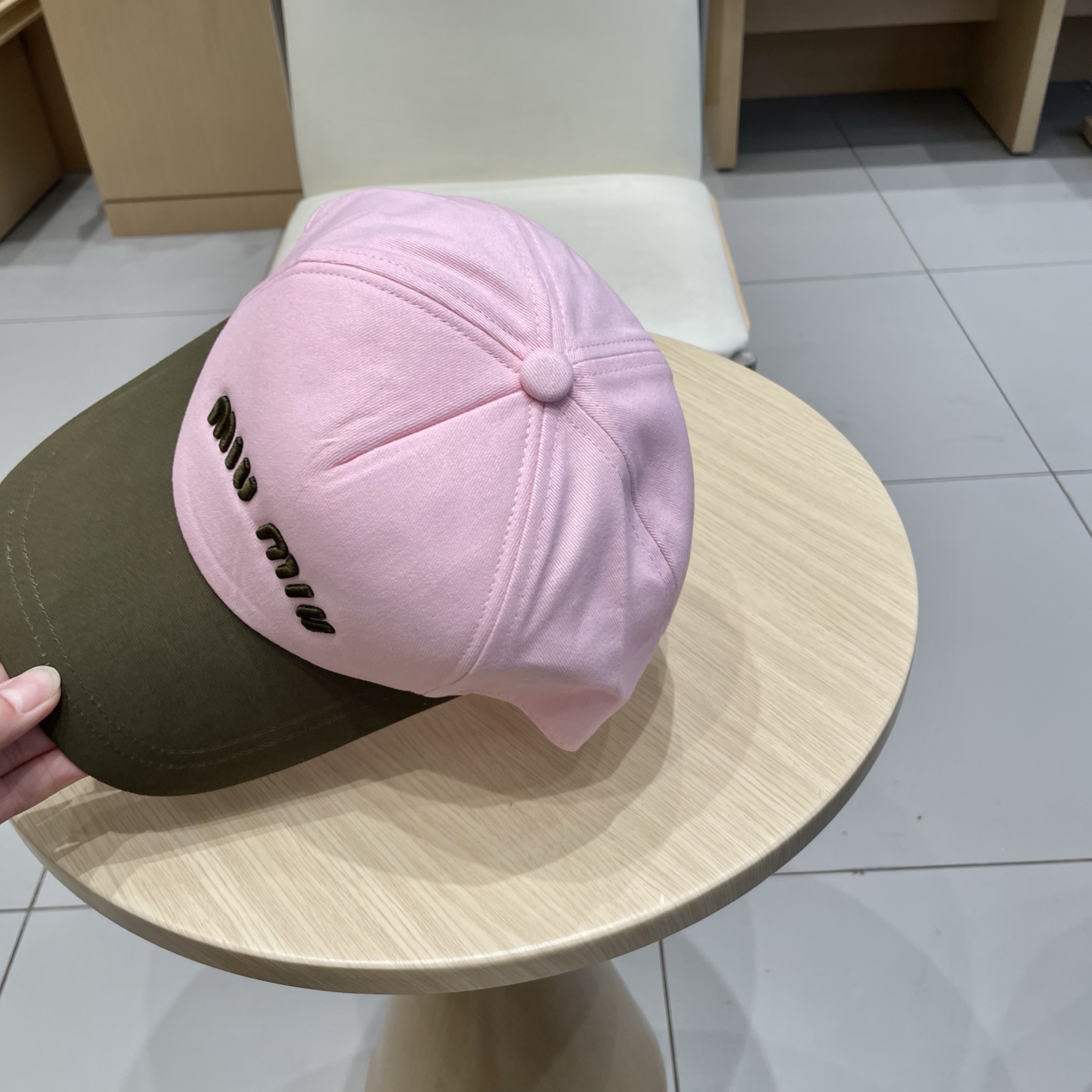  【Miumiu缪缪】新款订单款刺绣棒球帽🧢大牌款超好搭配，赶紧入手！
