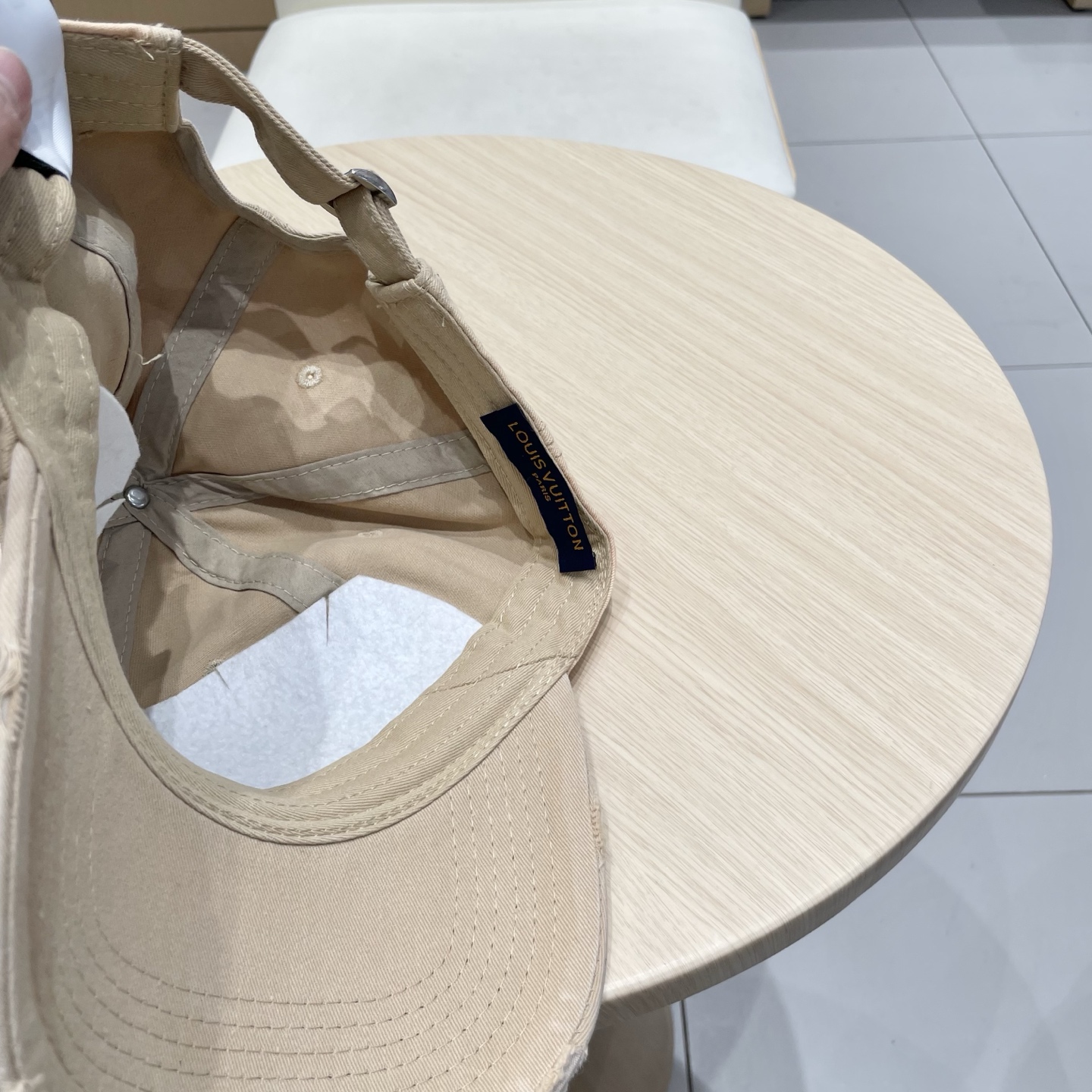 🧢路易威登棒球帽 LouisVuitton😍新款LV棒球帽，重工打造♥️高端大气，百搭款🤗男女通用！跑量