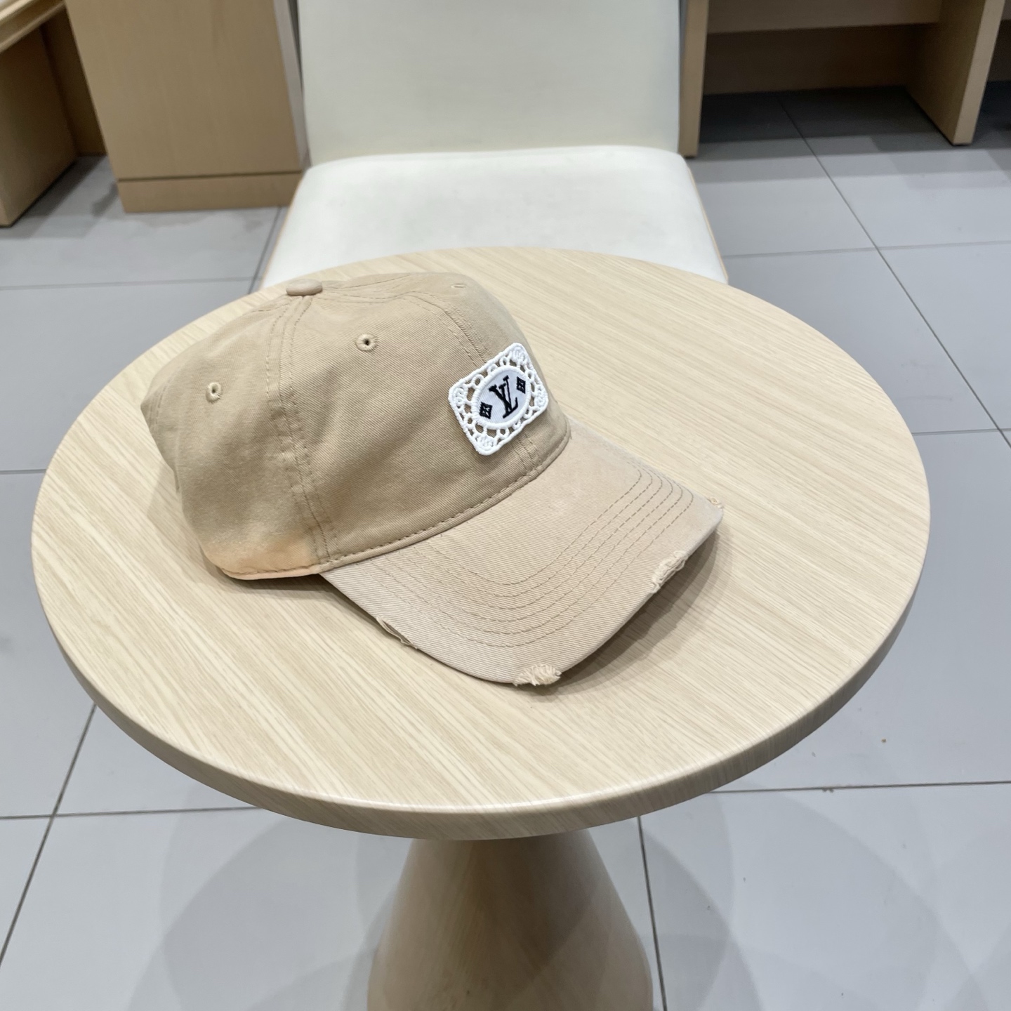 🧢路易威登棒球帽 LouisVuitton😍新款LV棒球帽，重工打造♥️高端大气，百搭款🤗男女通用！跑量