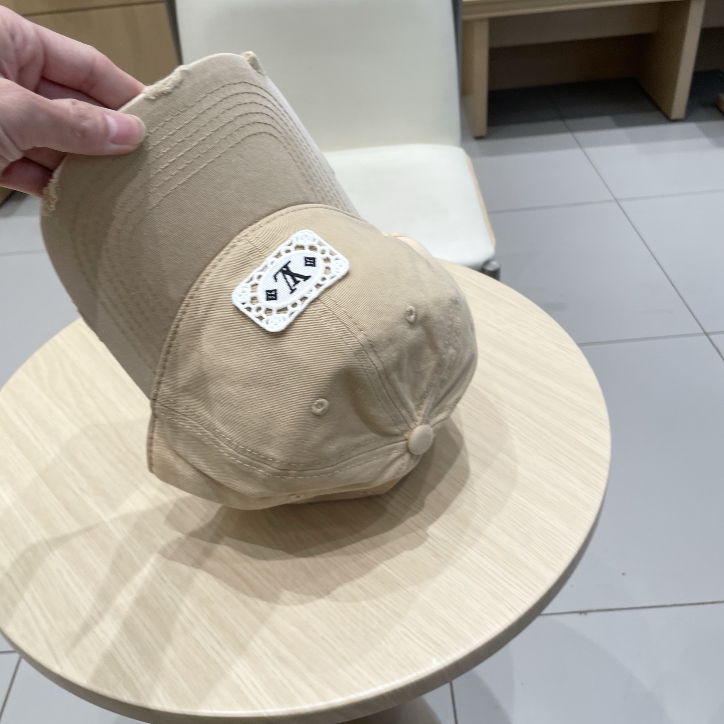 🧢路易威登棒球帽 LouisVuitton😍新款LV棒球帽，重工打造♥️高端大气，百搭款🤗男女通用！跑量