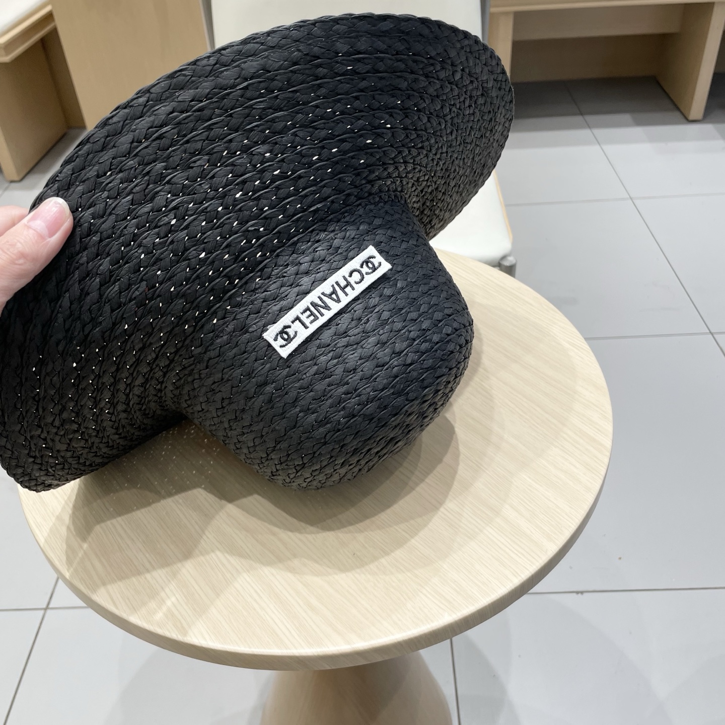  CHANEL香奈儿 2025新款草编遮阳大帽檐草帽🤩沙滩风格，简约大方，百搭单品～外出首选，新款帽型超