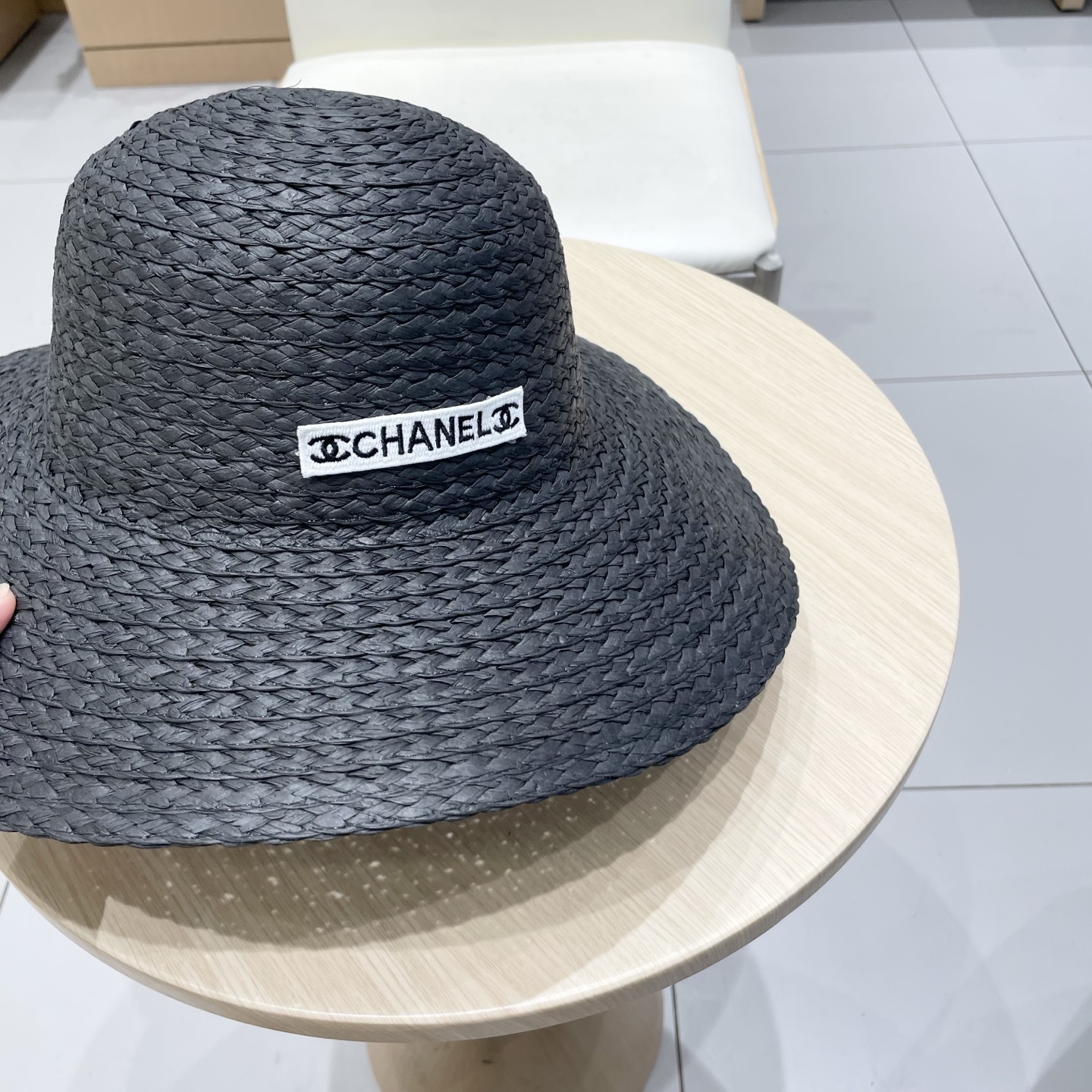  CHANEL香奈儿 2025新款草编遮阳大帽檐草帽🤩沙滩风格，简约大方，百搭单品～外出首选，新款帽型超