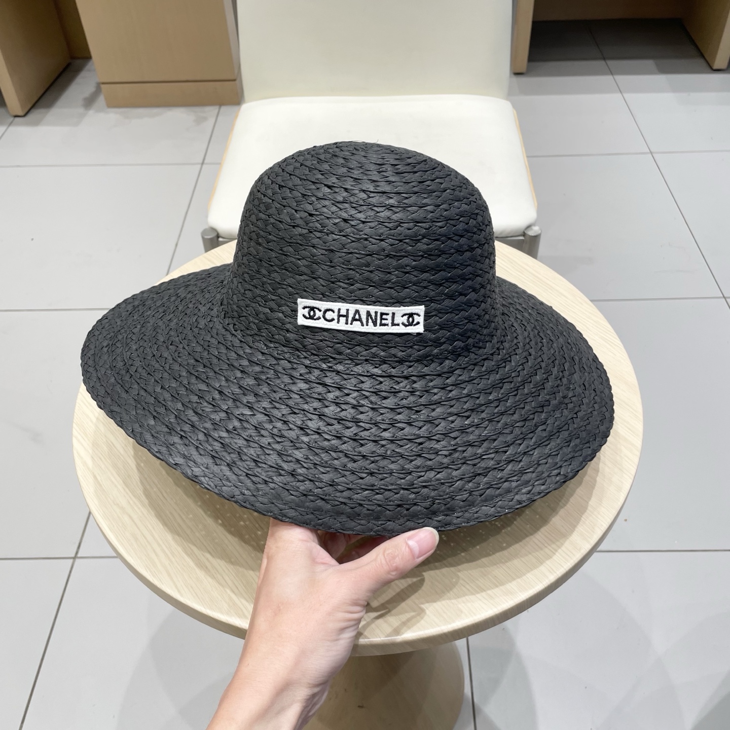  CHANEL香奈儿 2025新款草编遮阳大帽檐草帽🤩沙滩风格，简约大方，百搭单品～外出首选，新款帽型超