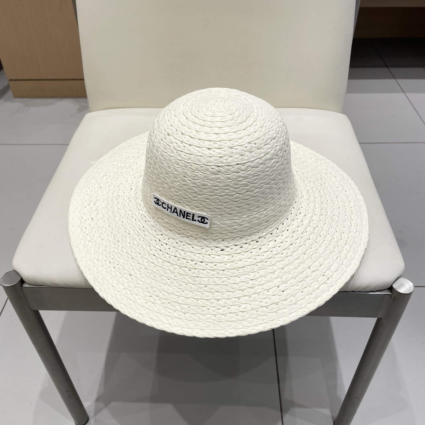  CHANEL香奈儿 2025新款草编遮阳大帽檐草帽🤩沙滩风格，简约大方，百搭单品～外出首选，新款帽型超