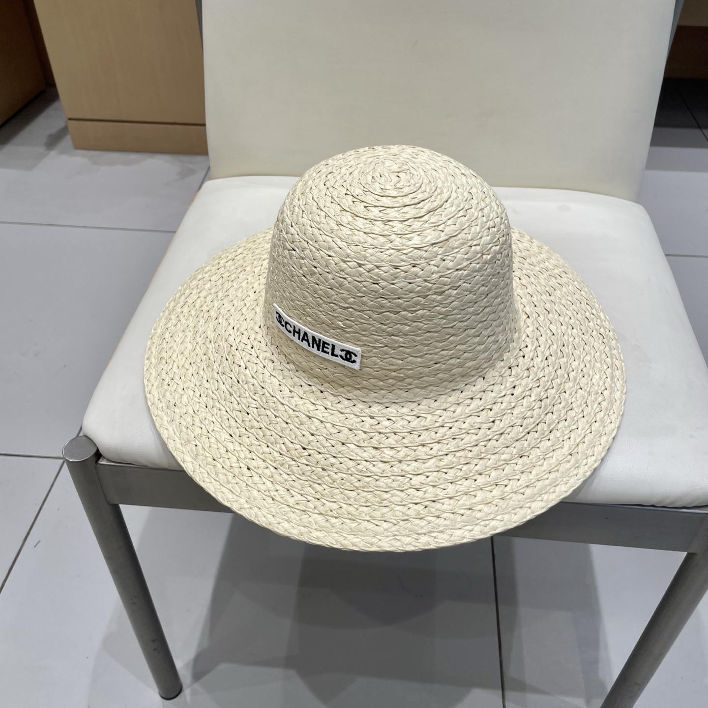  CHANEL香奈儿 2025新款草编遮阳大帽檐草帽🤩沙滩风格，简约大方，百搭单品～外出首选，新款帽型超