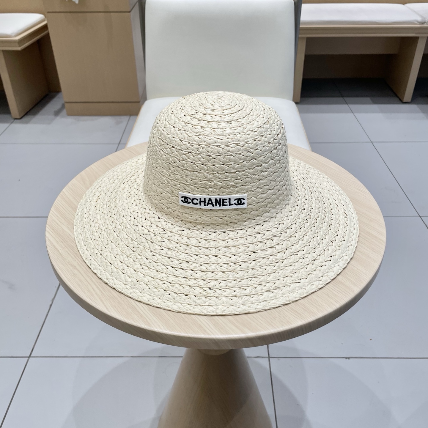  CHANEL香奈儿 2025新款草编遮阳大帽檐草帽🤩沙滩风格，简约大方，百搭单品～外出首选，新款帽型超