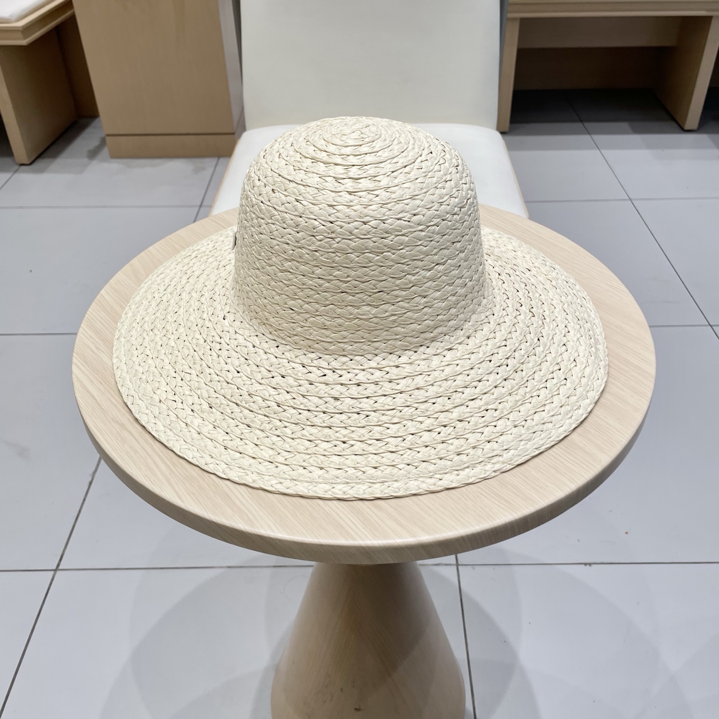  CHANEL香奈儿 2025新款草编遮阳大帽檐草帽🤩沙滩风格，简约大方，百搭单品～外出首选，新款帽型超