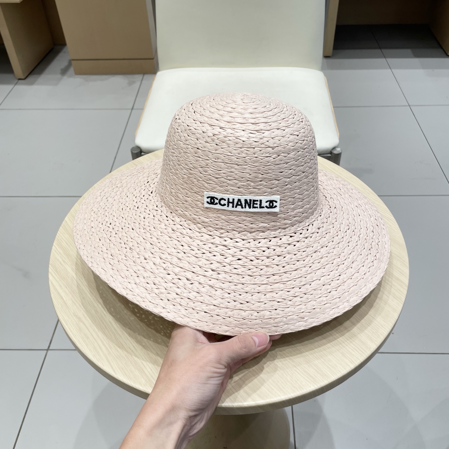  CHANEL香奈儿 2025新款草编遮阳大帽檐草帽🤩沙滩风格，简约大方，百搭单品～外出首选，新款帽型超