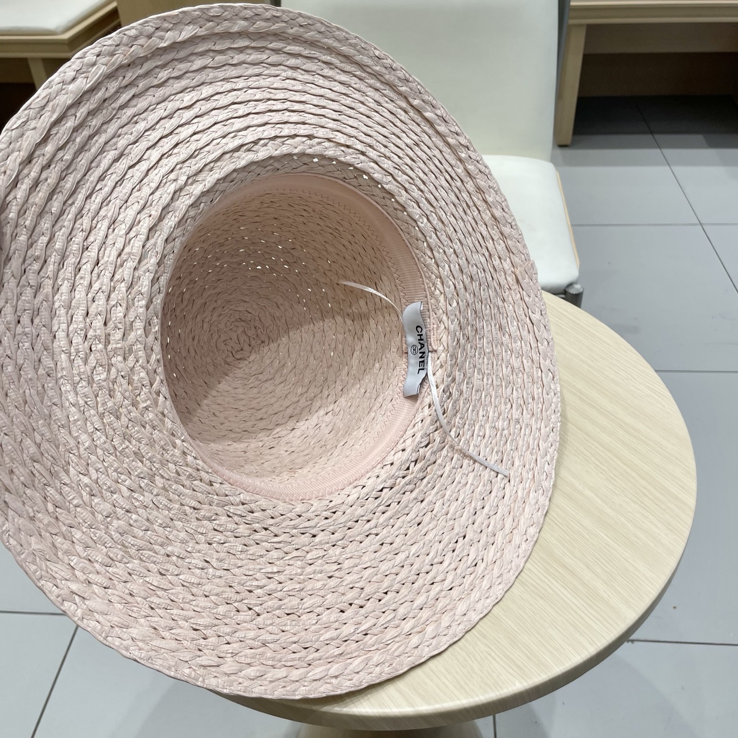  CHANEL香奈儿 2025新款草编遮阳大帽檐草帽🤩沙滩风格，简约大方，百搭单品～外出首选，新款帽型超