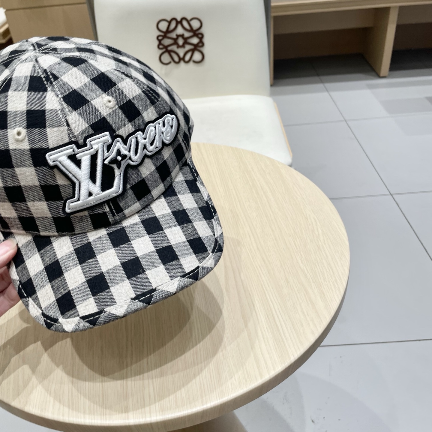  🧢路易威登棒球帽 LouisVuitton😍新款LV棒球帽，重工打造♥️高端大气，百搭款🤗男女通用！跑