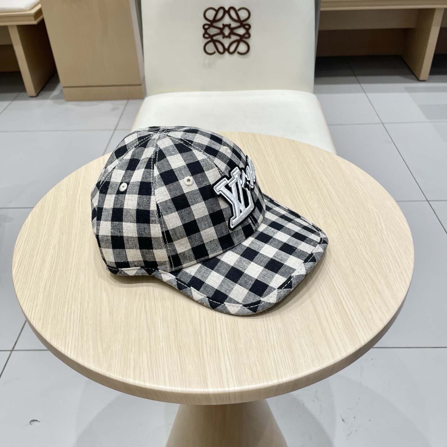  🧢路易威登棒球帽 LouisVuitton😍新款LV棒球帽，重工打造♥️高端大气，百搭款🤗男女通用！跑