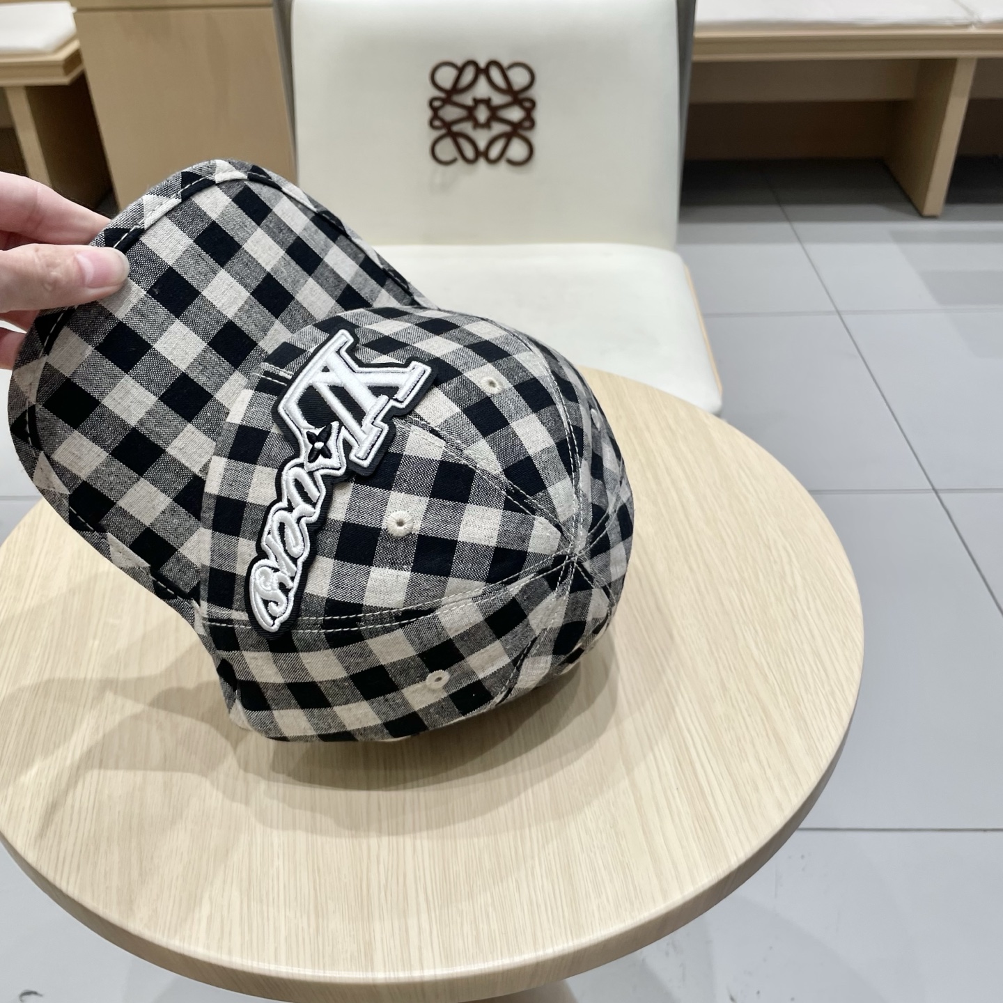 🧢路易威登棒球帽 LouisVuitton😍新款LV棒球帽，重工打造♥️高端大气，百搭款🤗男女通用！跑