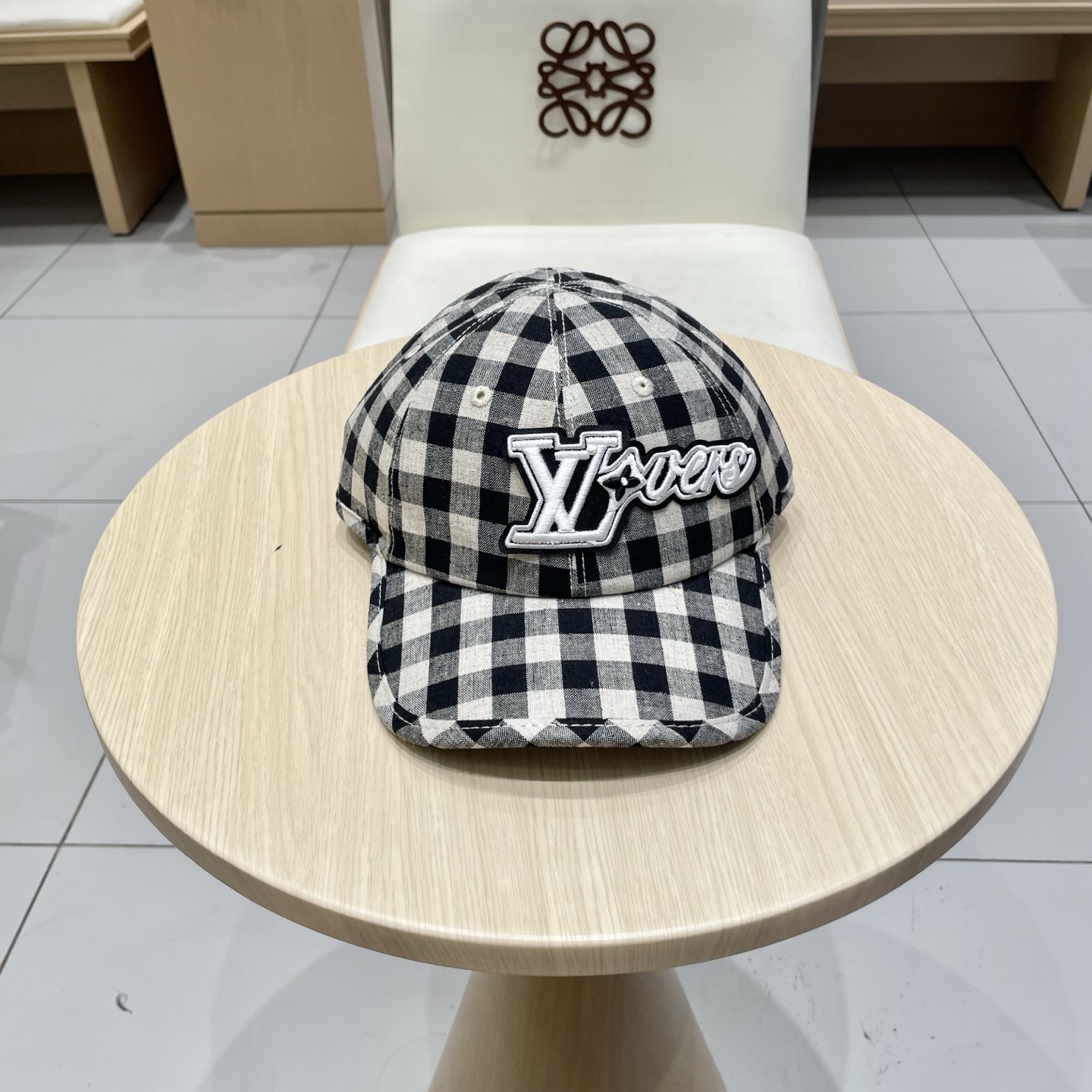  🧢路易威登棒球帽 LouisVuitton😍新款LV棒球帽，重工打造♥️高端大气，百搭款🤗男女通用！跑