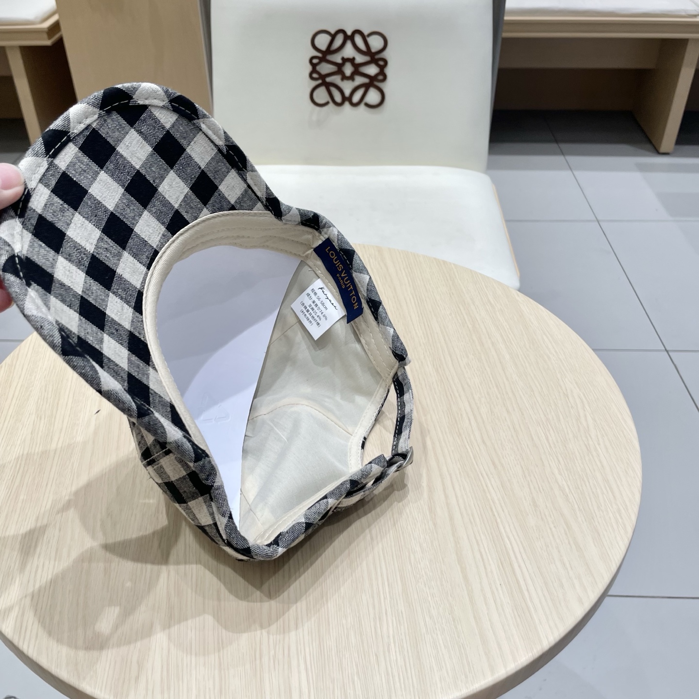  🧢路易威登棒球帽 LouisVuitton😍新款LV棒球帽，重工打造♥️高端大气，百搭款🤗男女通用！跑