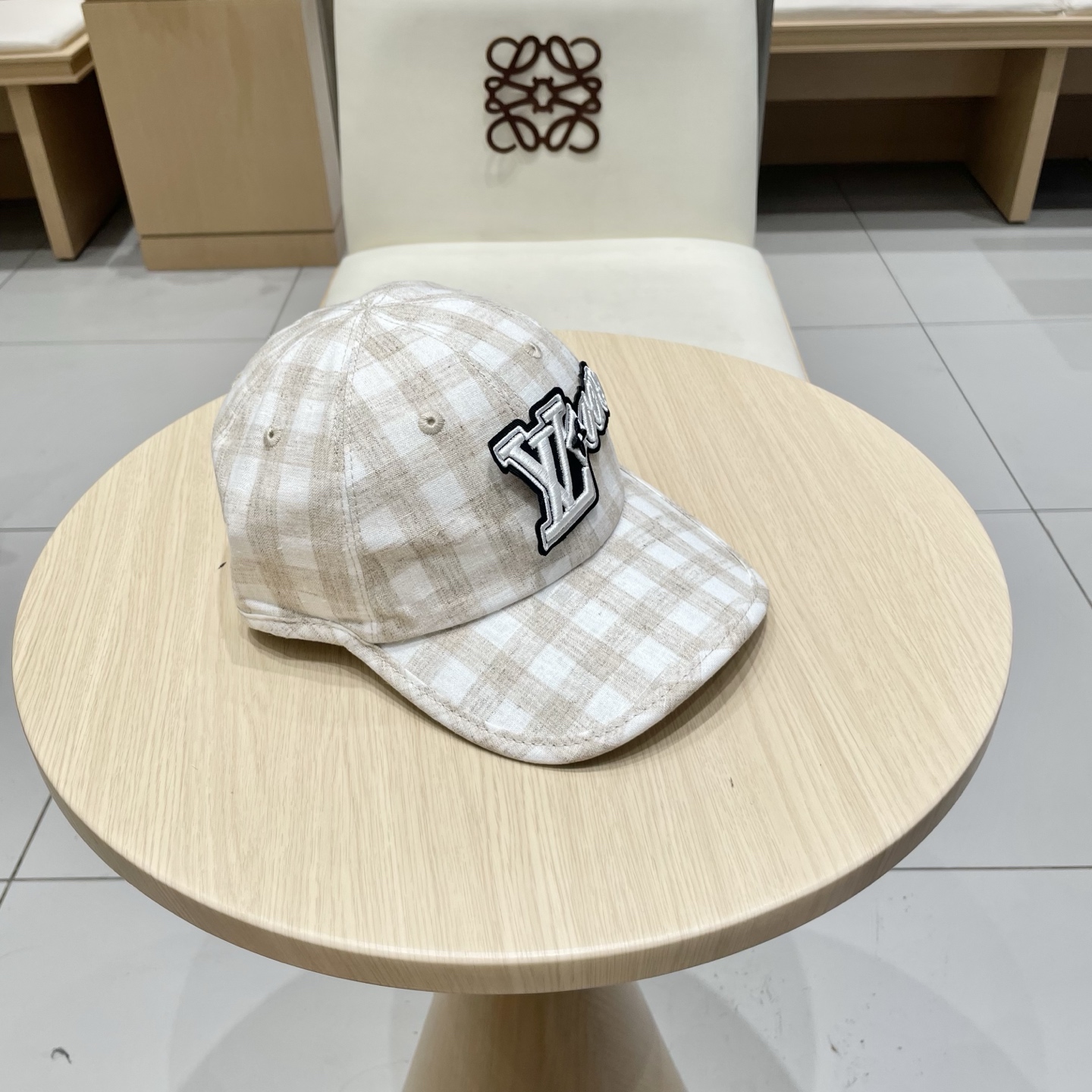  🧢路易威登棒球帽 LouisVuitton😍新款LV棒球帽，重工打造♥️高端大气，百搭款🤗男女通用！跑